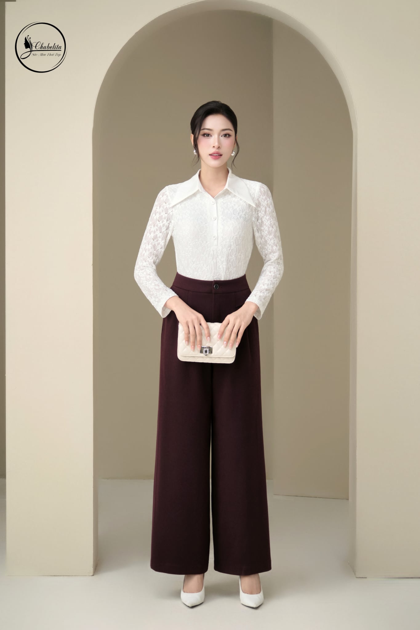 Áo ren dài tay phối cổ nhọn màu trắng