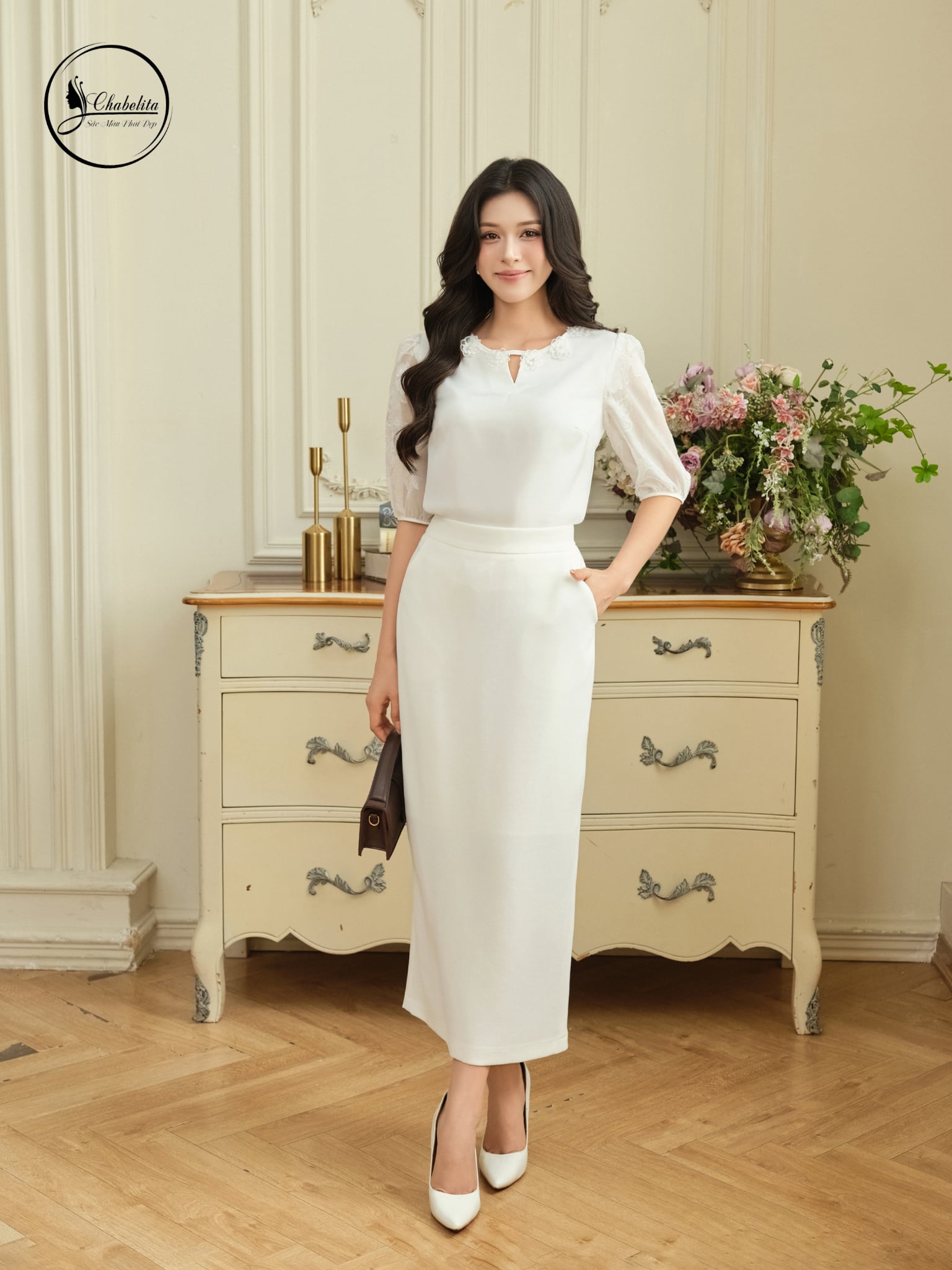 Áo sơ mi tay ren cổ tròn màu trắng