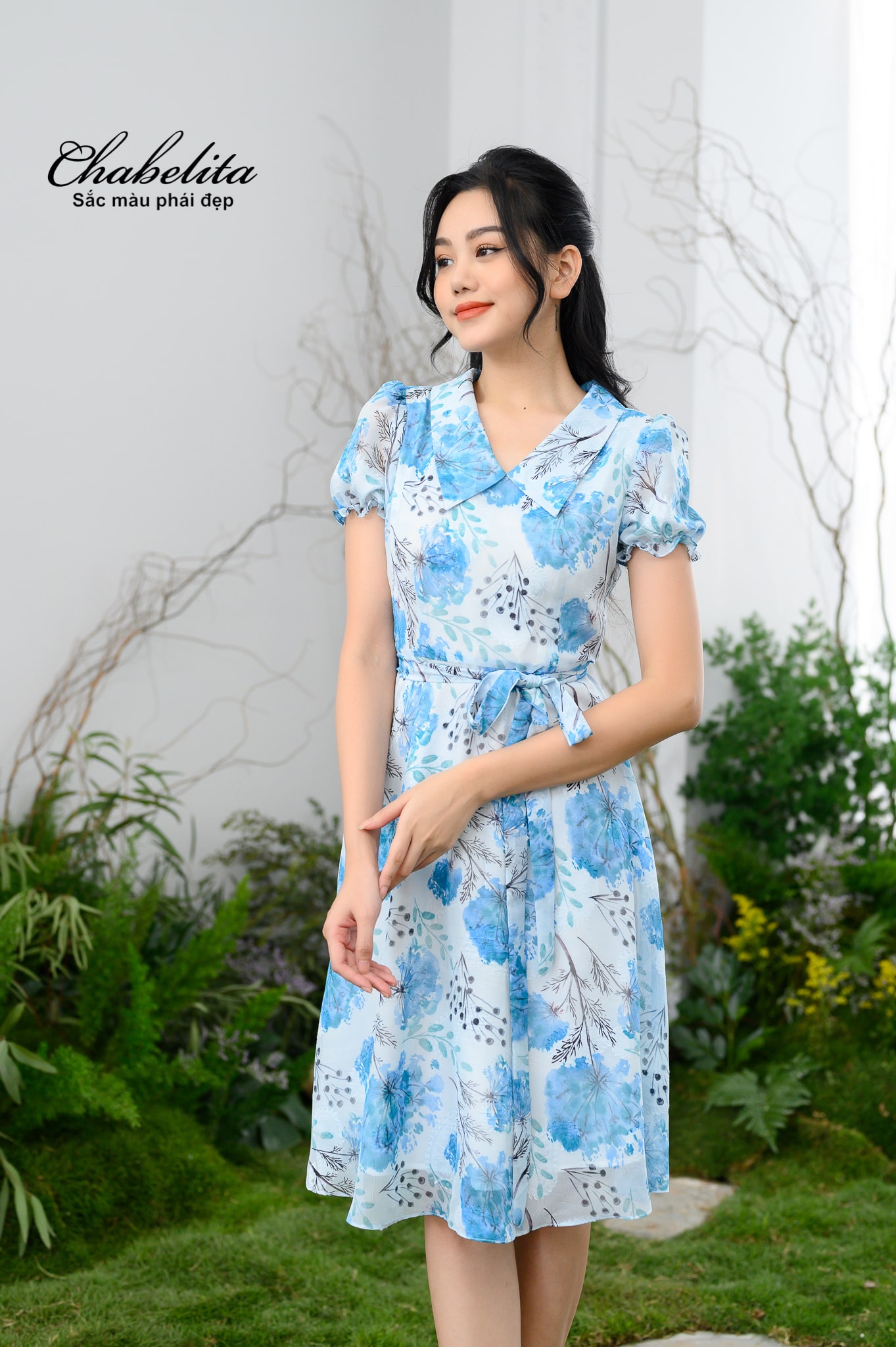 Đầm cổ tim tay loe màu xanh