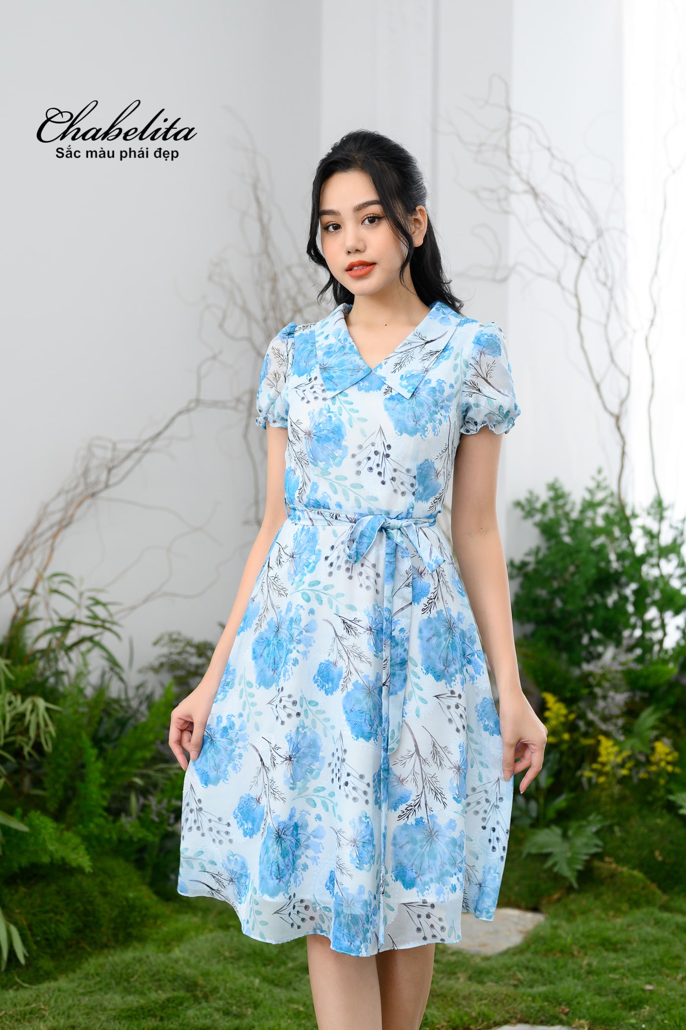 Đầm cổ tim tay loe màu xanh