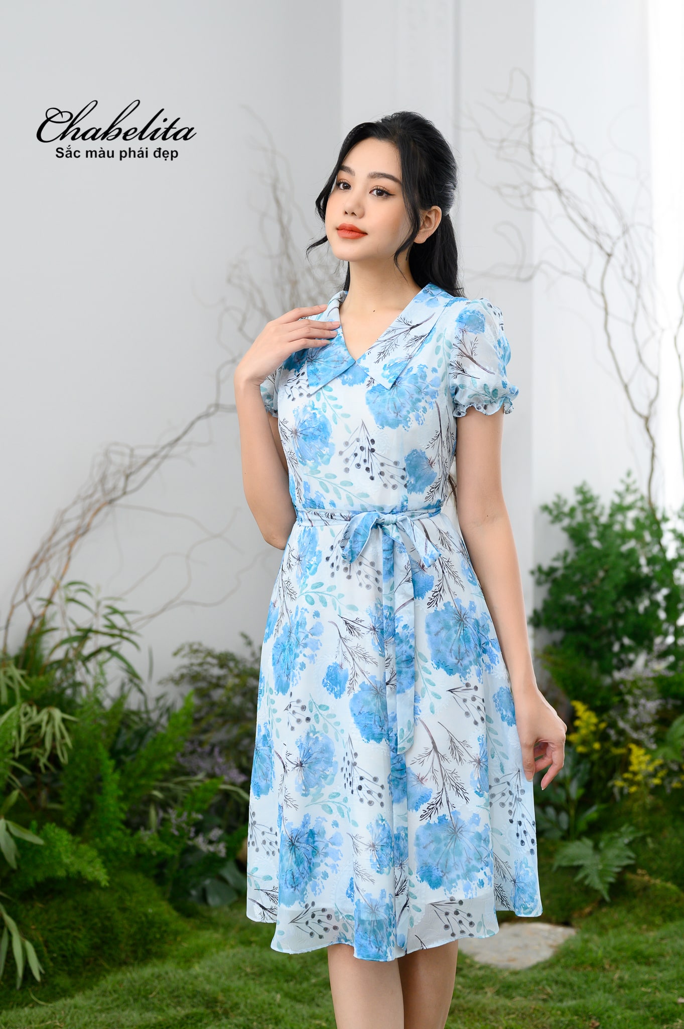 Đầm cổ tim tay loe màu xanh