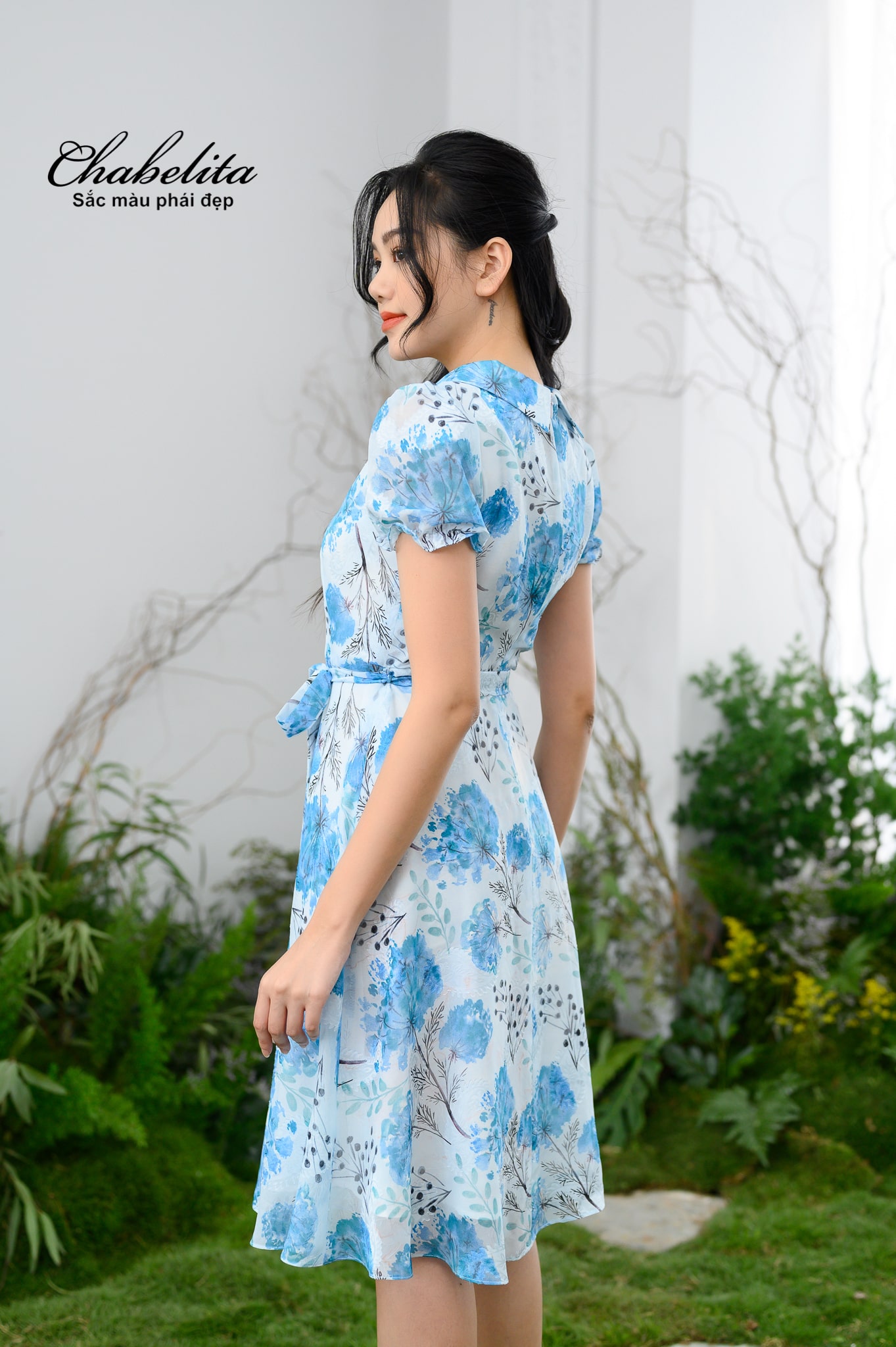 Đầm cổ tim tay loe màu xanh