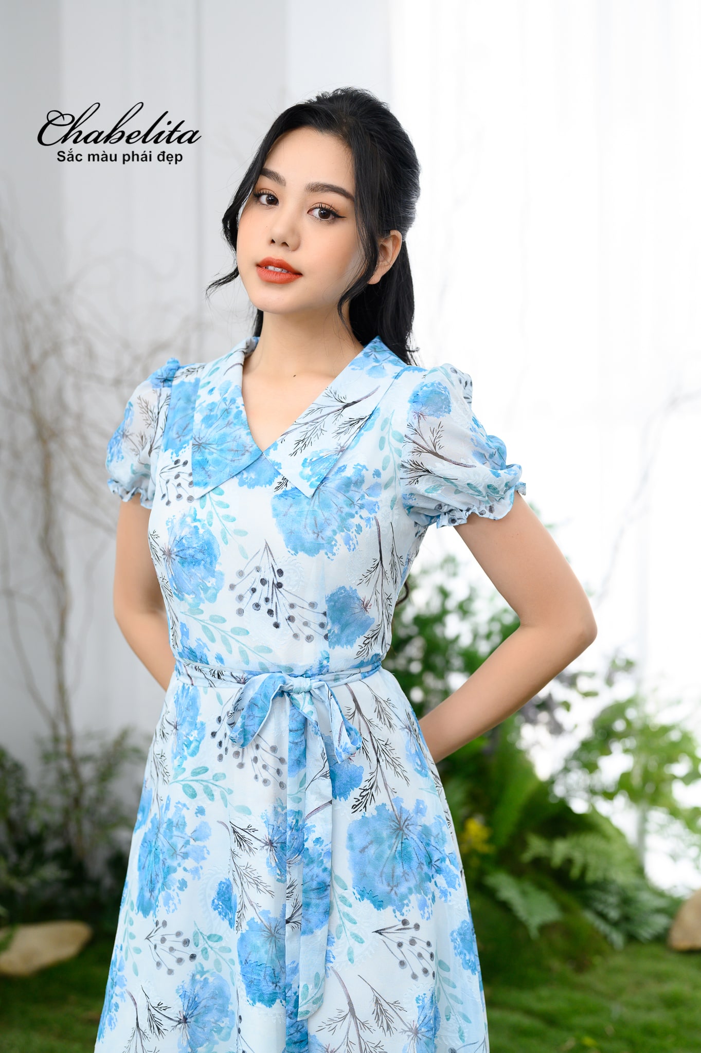 Đầm cổ tim tay loe màu xanh