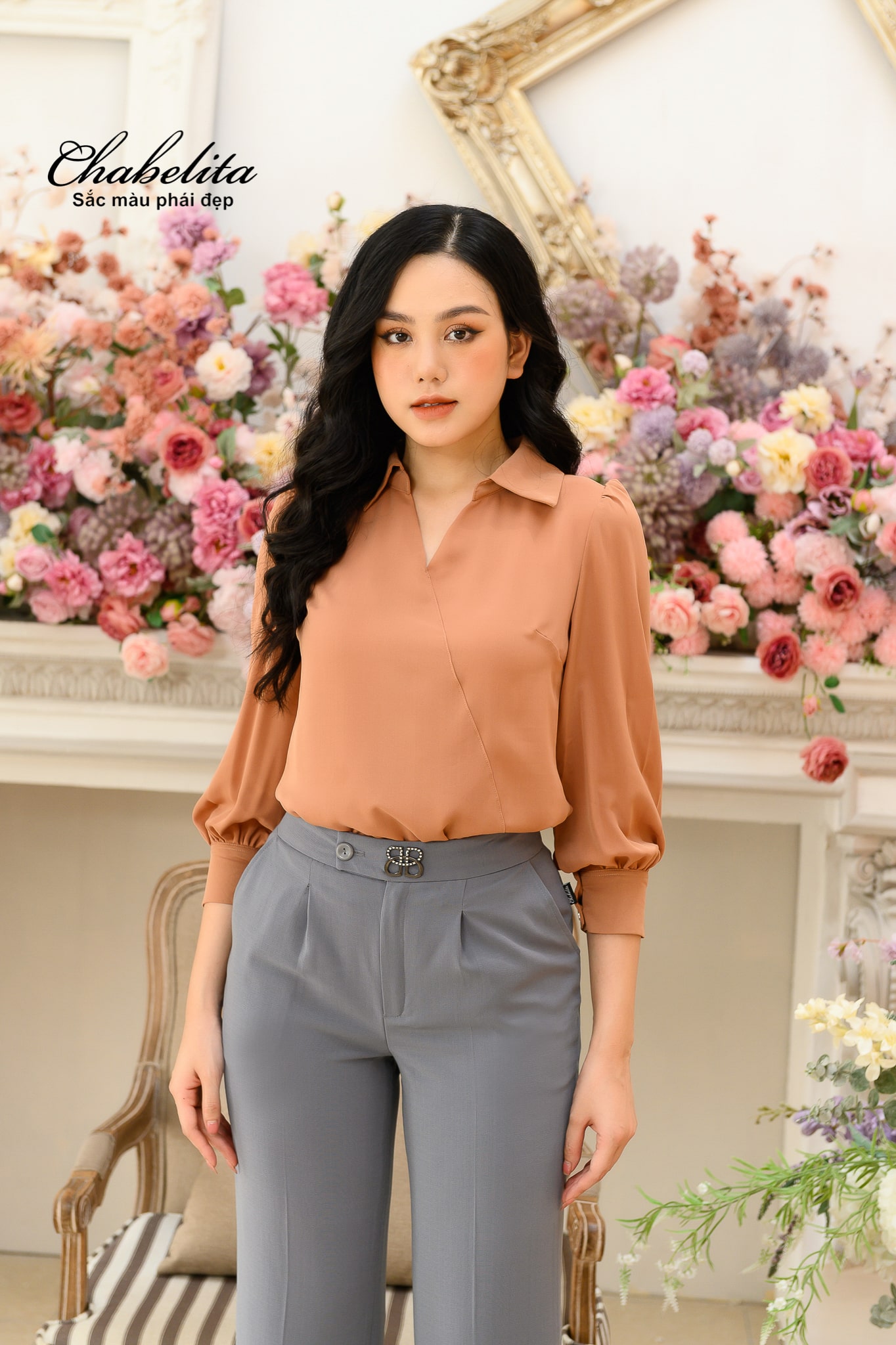 Sơ mi cổ đức tay loe rộng màu nâu