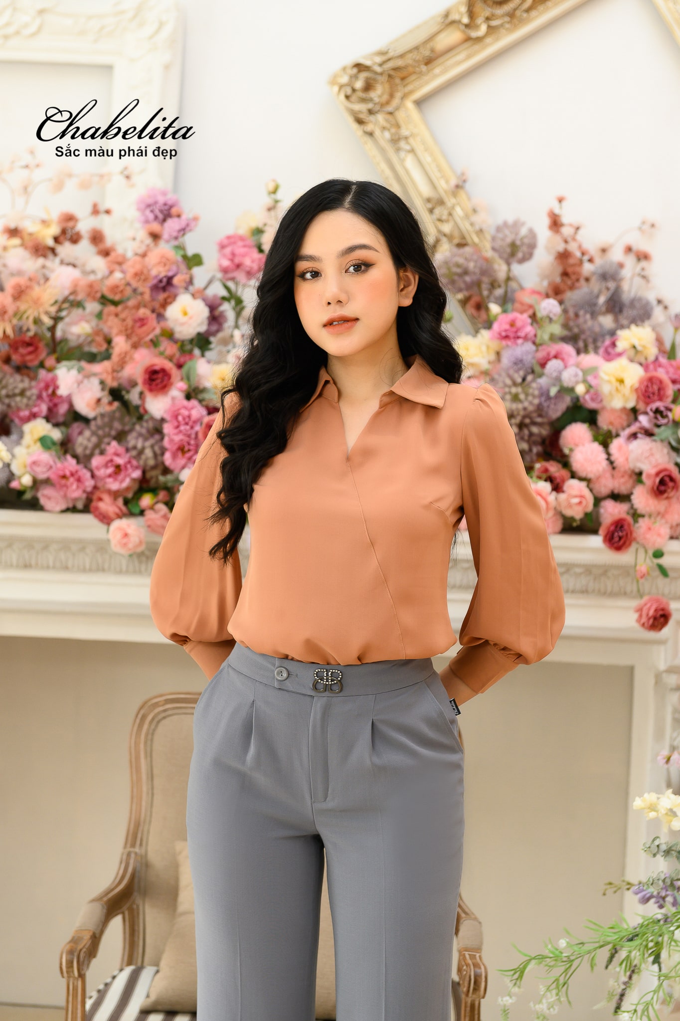 Sơ mi cổ đức tay loe rộng màu nâu