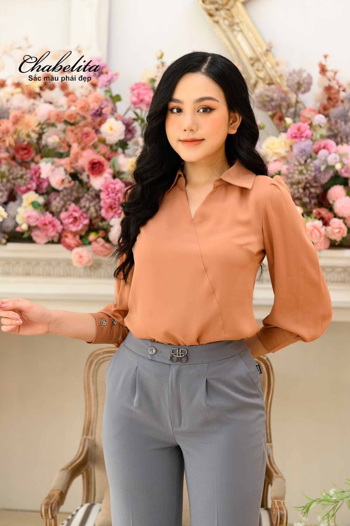 Sơ mi cổ đức tay loe rộng màu nâu