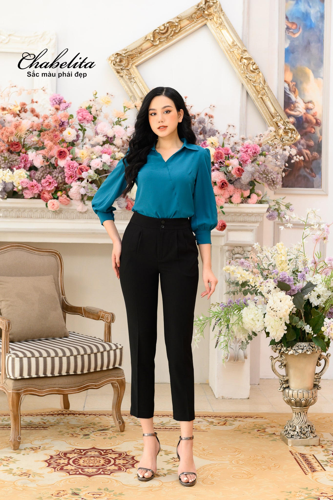 Sơ mi cổ đức tay loe rộng màu xanh