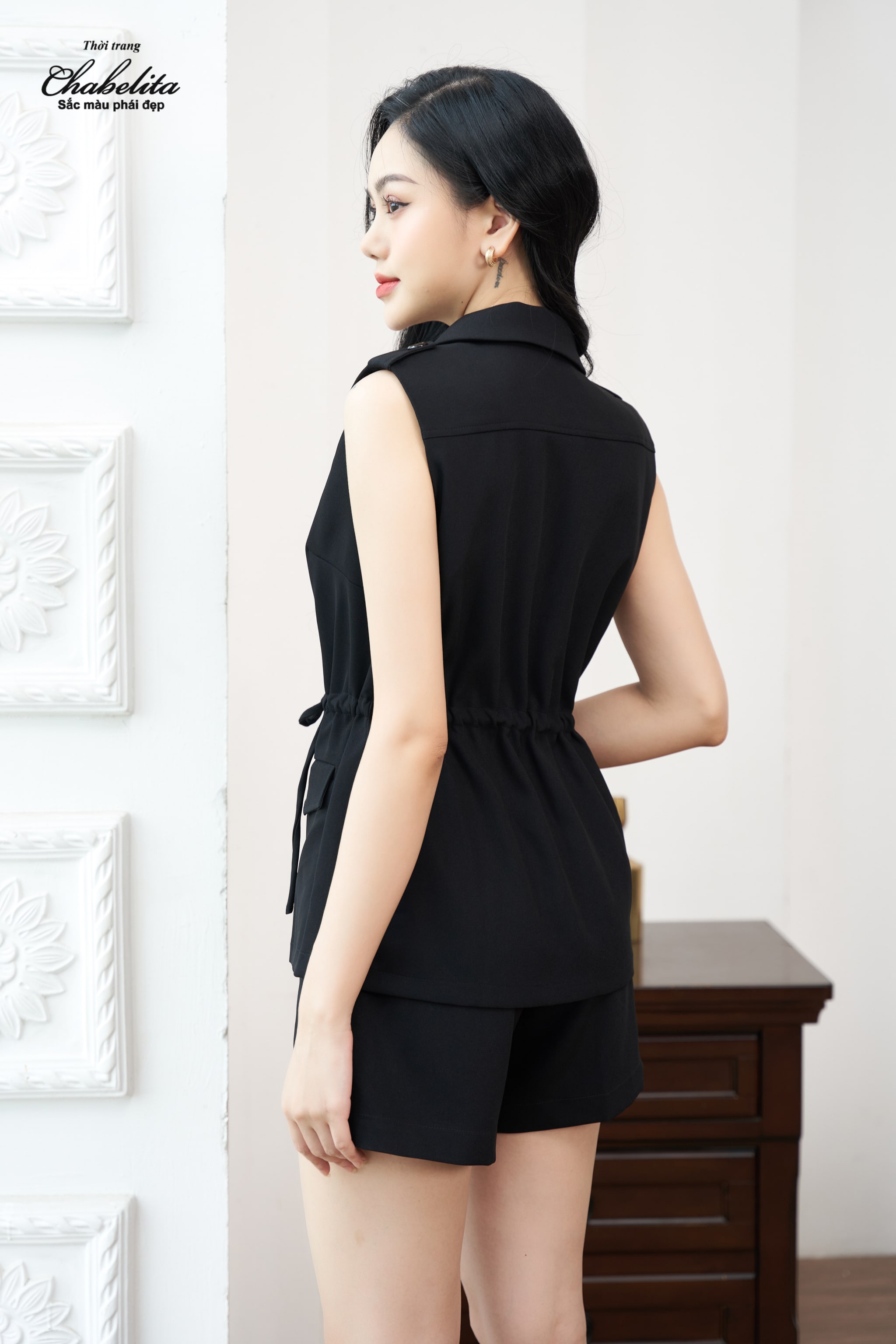 Vest khóm màu đen