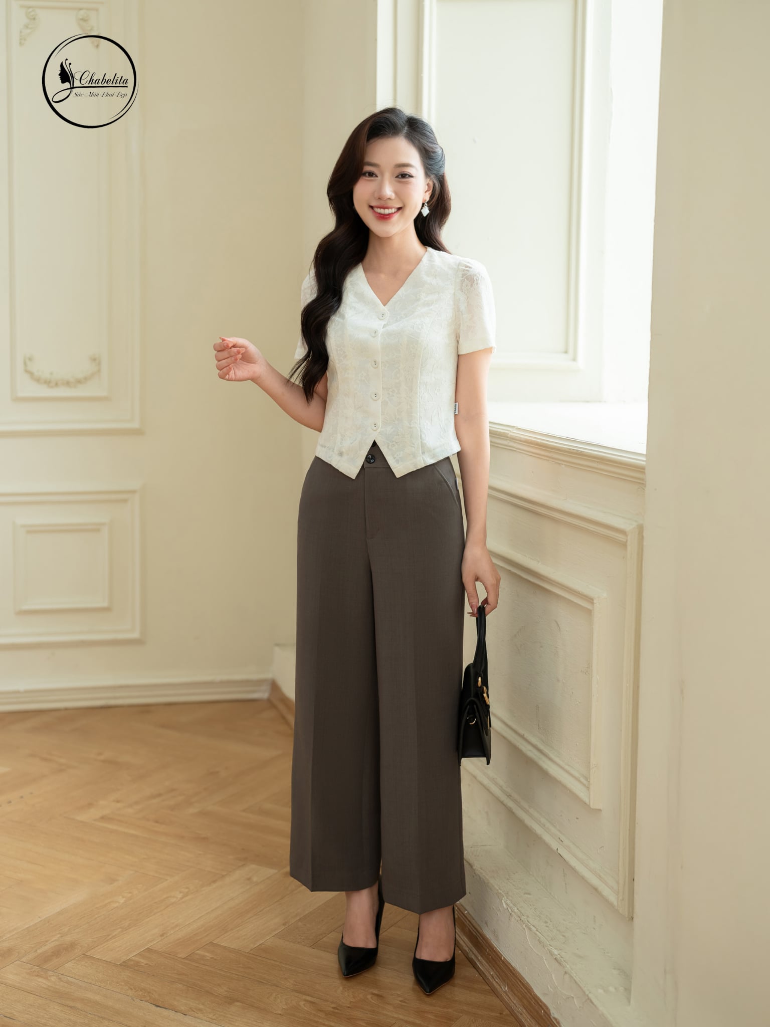 Áo sơ mi cổ tim ren trắng