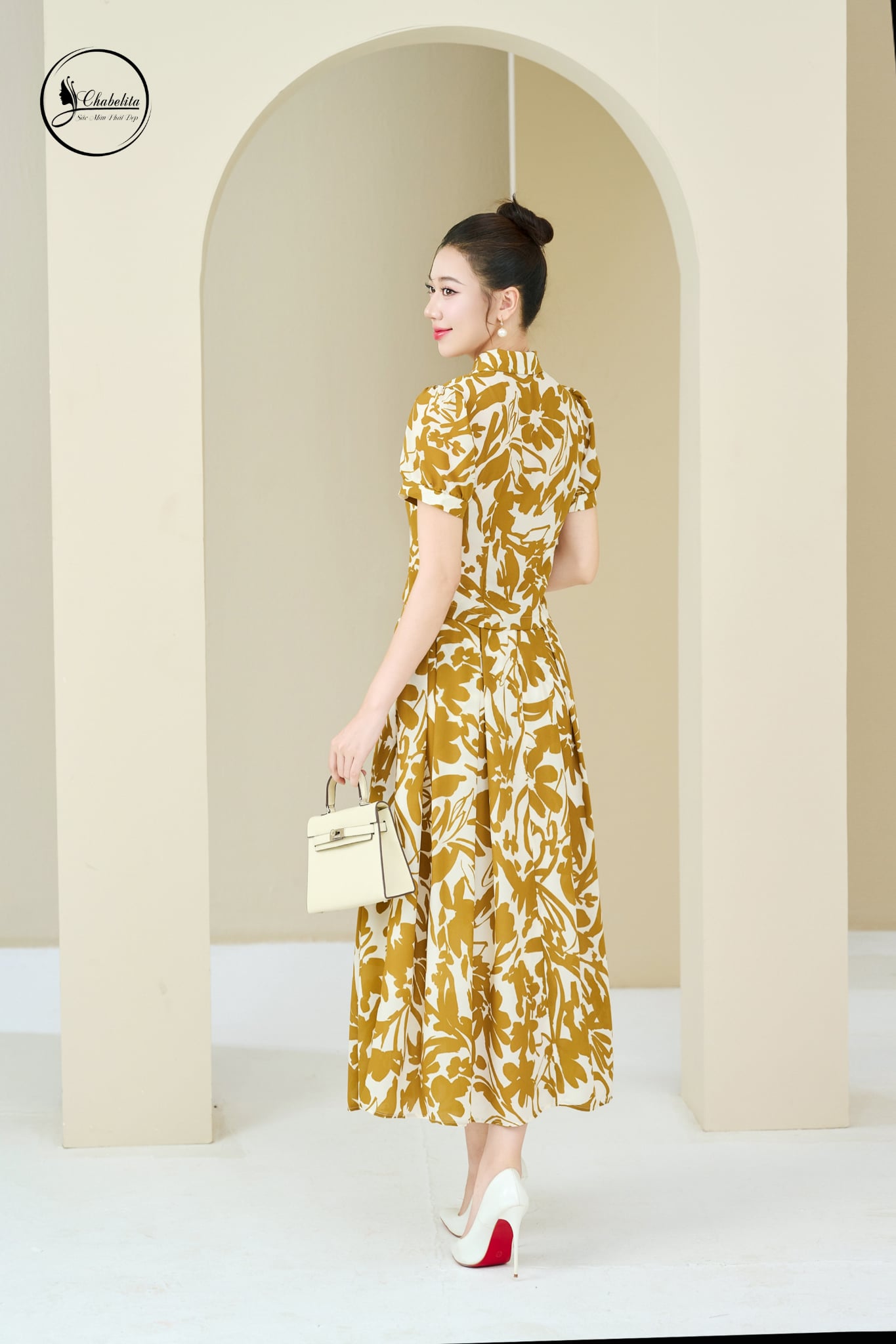 Sét bộ áo sơ mi phối chân váy màu vàng