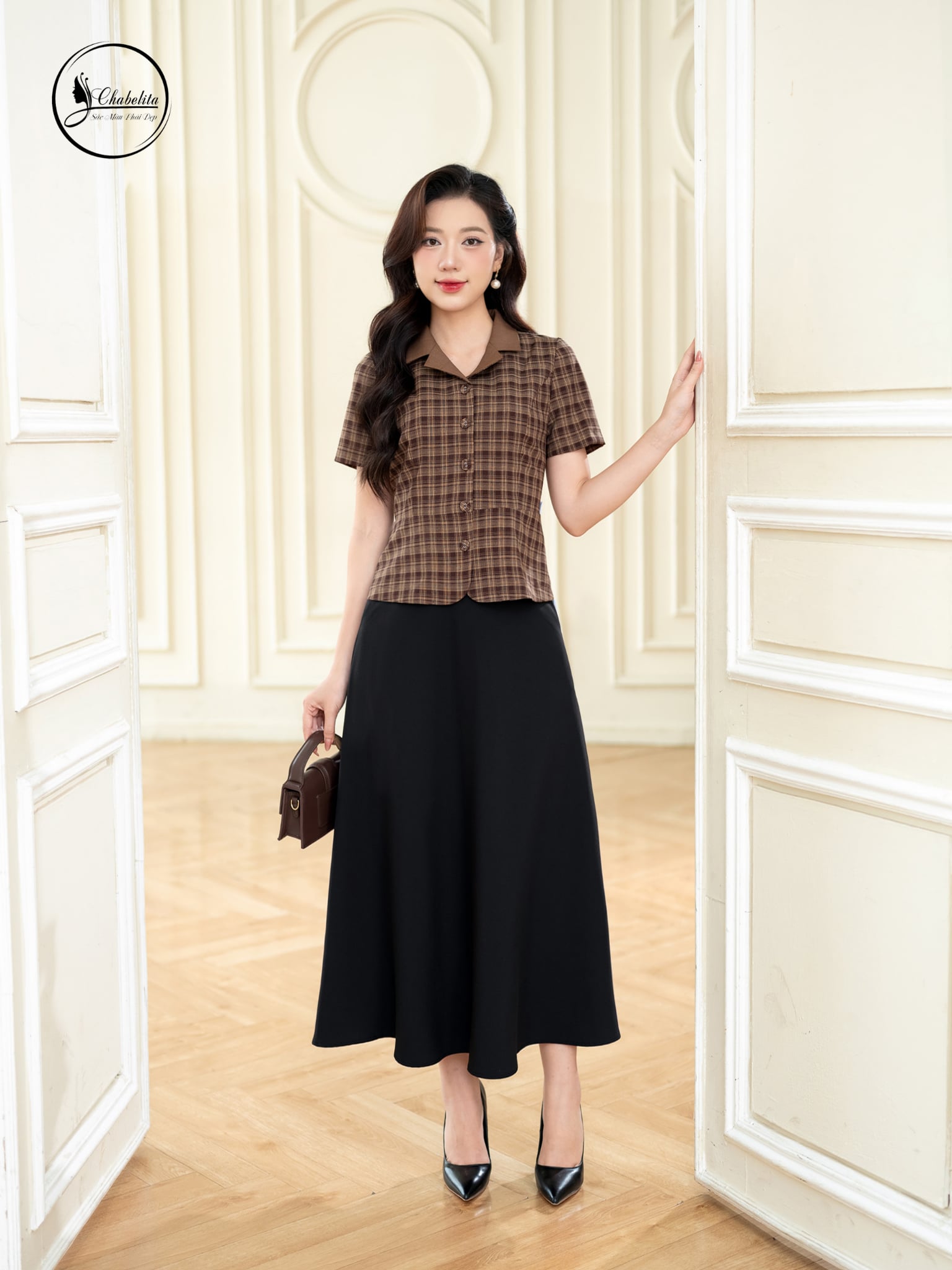 Áo sơ mi phối cổ vest kẻ đen