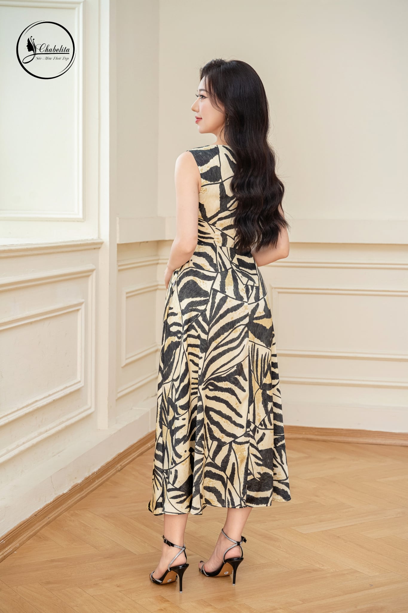 Đầm xòe sát nách họa tiết vàng