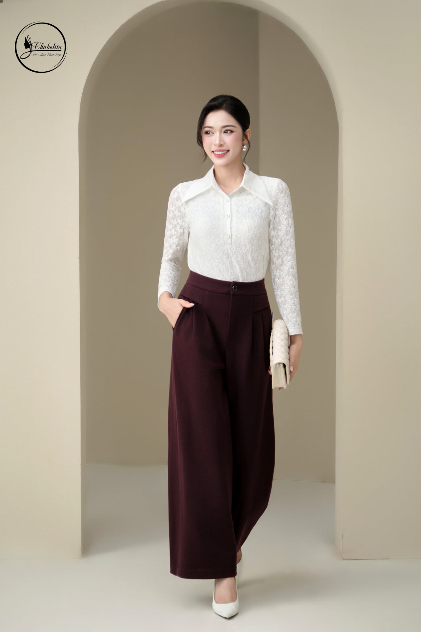 Áo ren dài tay phối cổ nhọn màu trắng