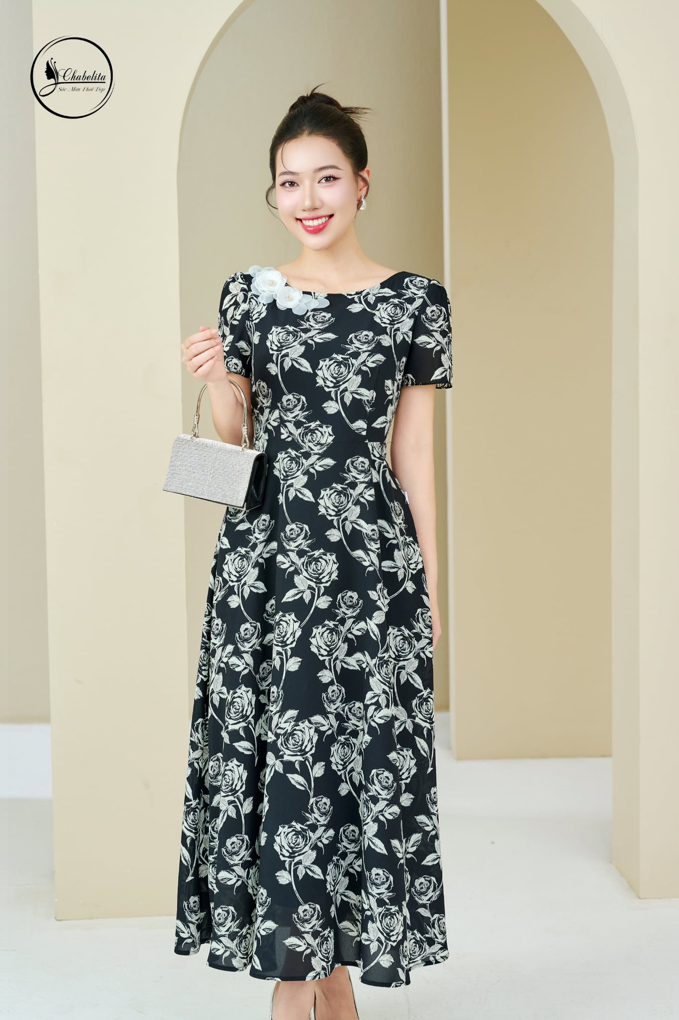 Đầm xòe tay cộc họa tiết hoa đen
