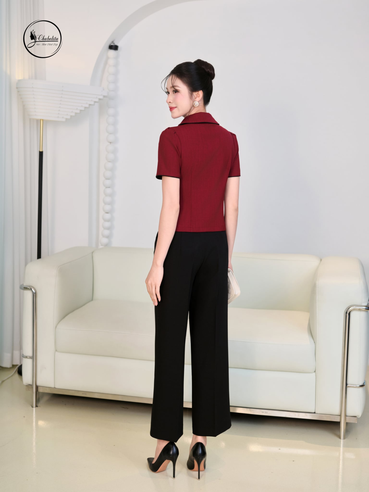 Áo sơ mi cổ sen đính hoa màu đỏ