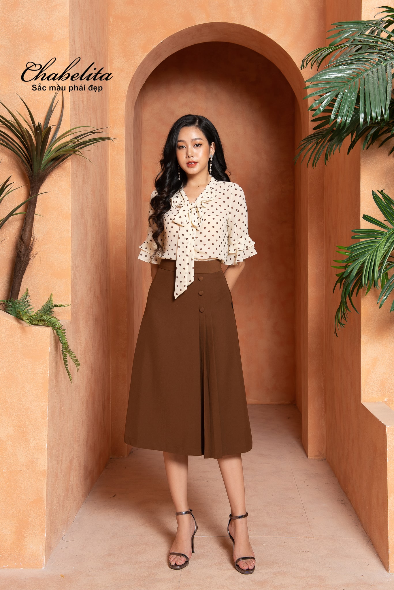 chân váy ly 3 khuy màu be