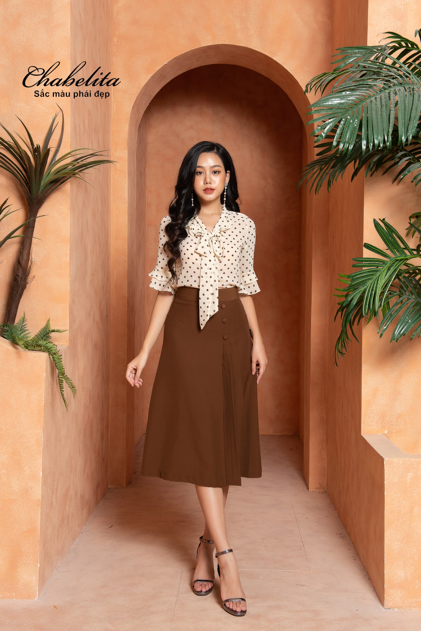 chân váy ly 3 khuy màu be