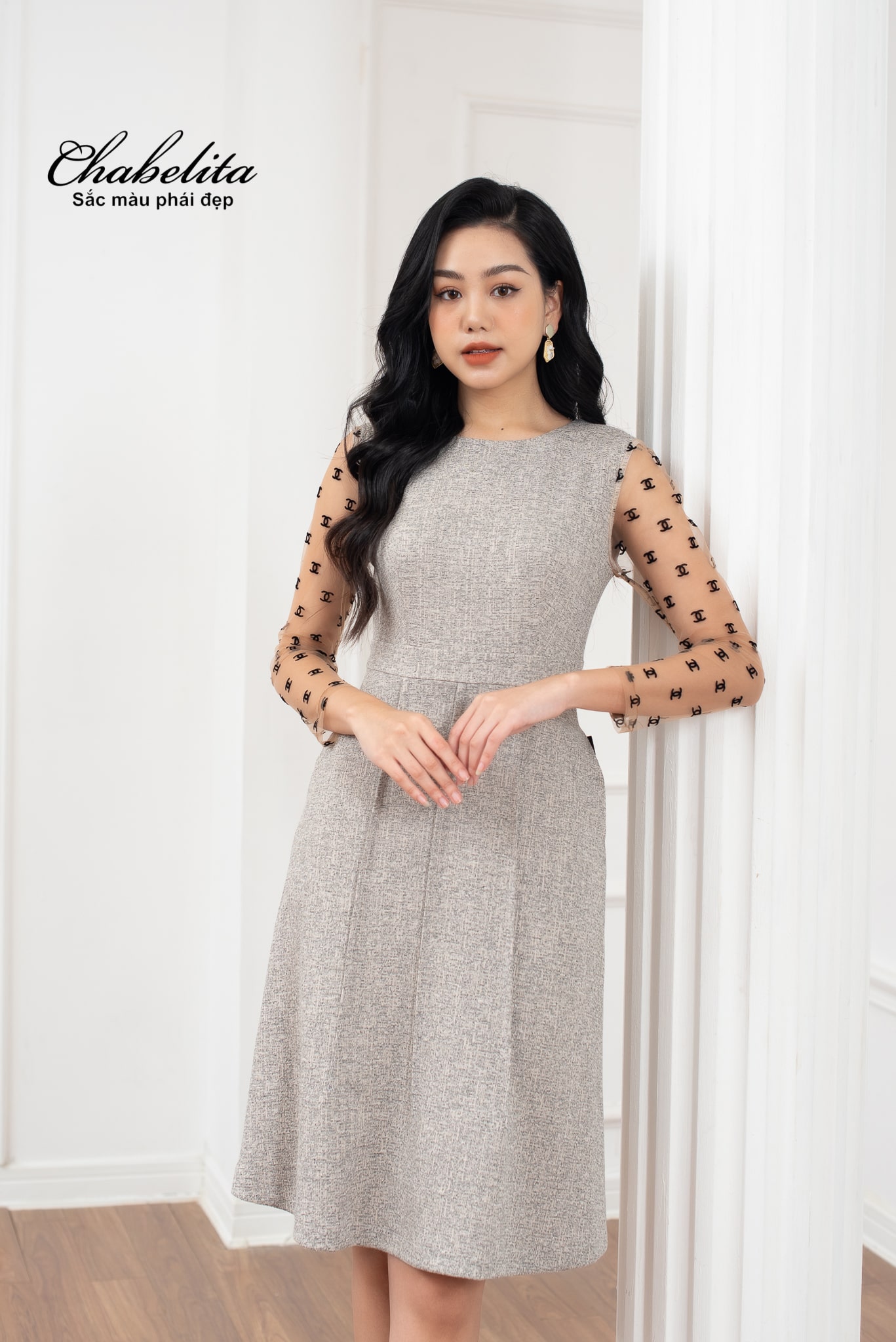 Đầm bèo tầng hoa màu xám