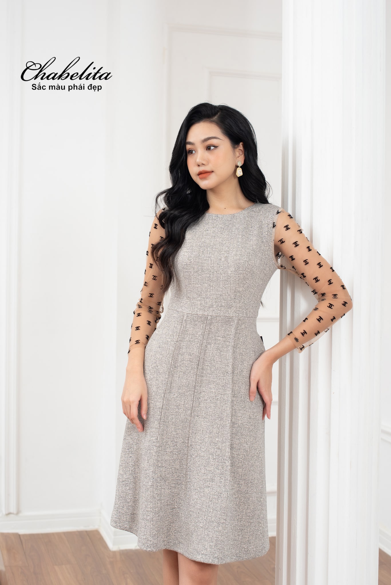 Đầm bèo tầng hoa màu xám