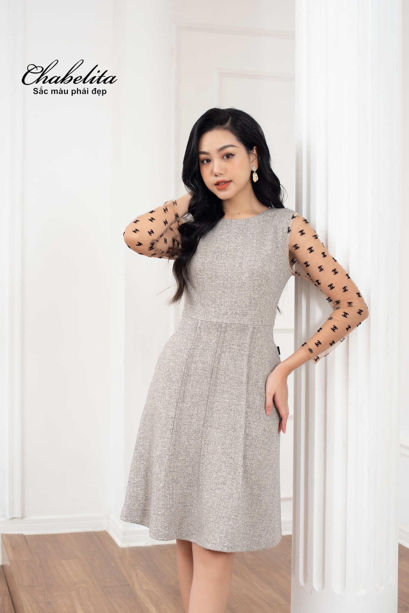 Đầm bèo tầng hoa màu xám