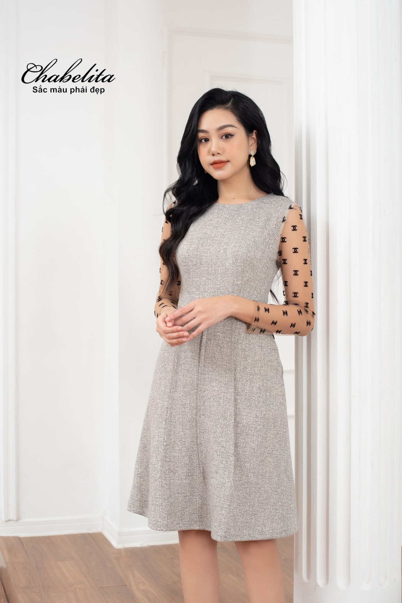 Đầm bèo tầng hoa màu xám