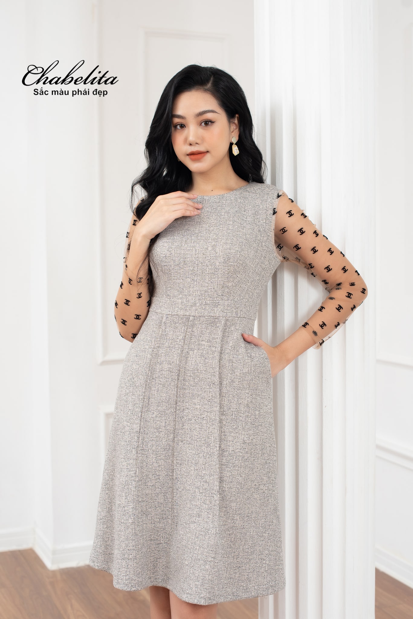 Đầm bèo tầng hoa màu xám