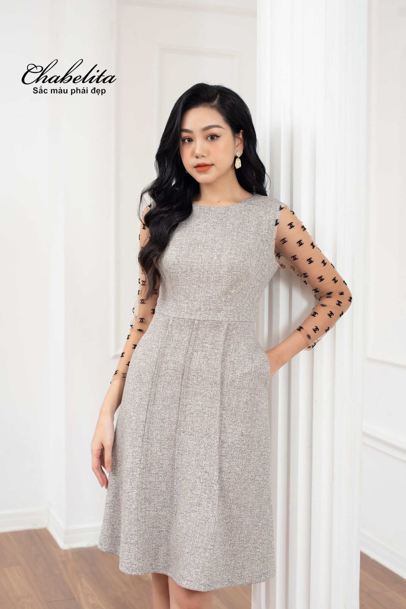 Đầm bèo tầng hoa màu xám