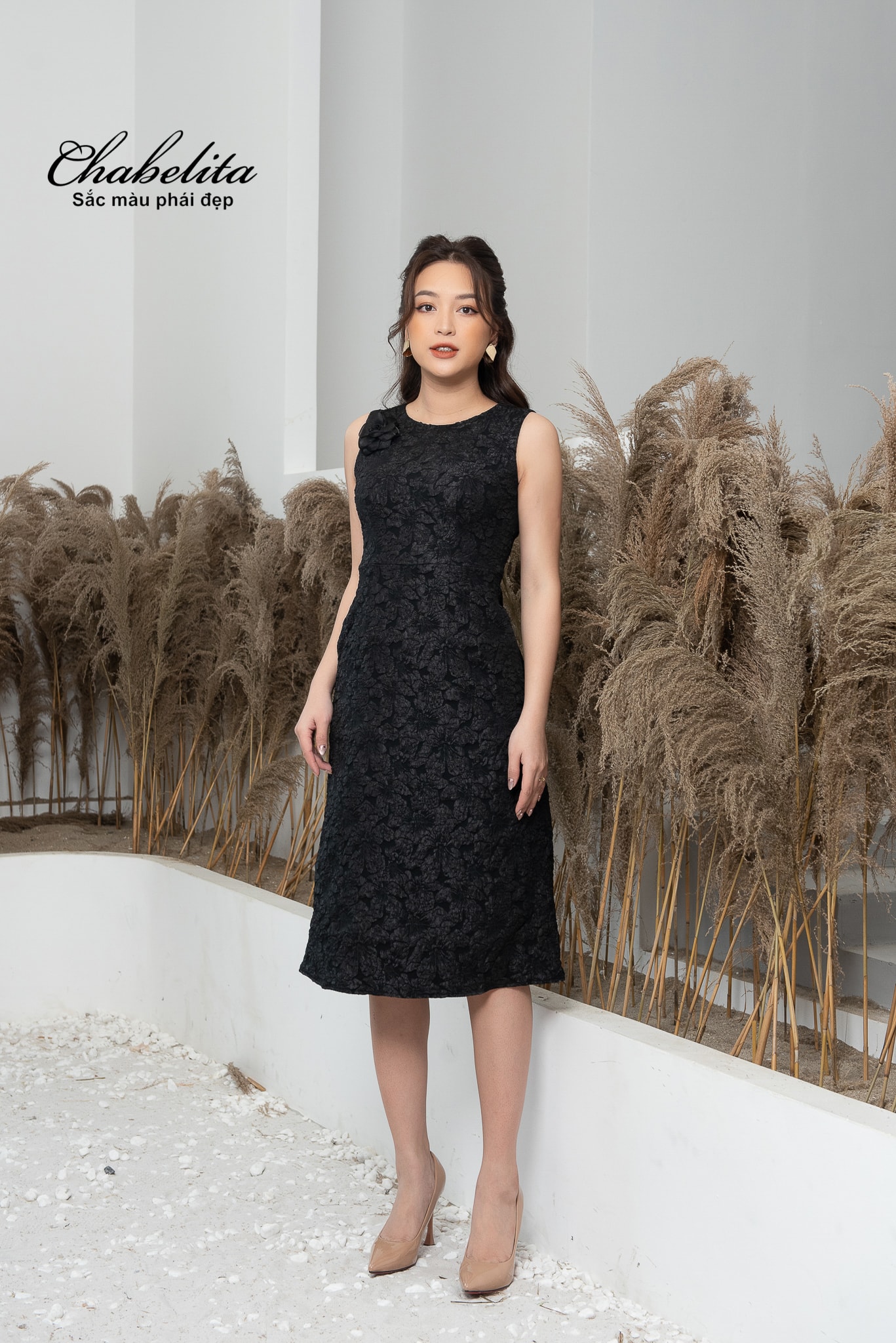 Đầm gấm xòe màu đen