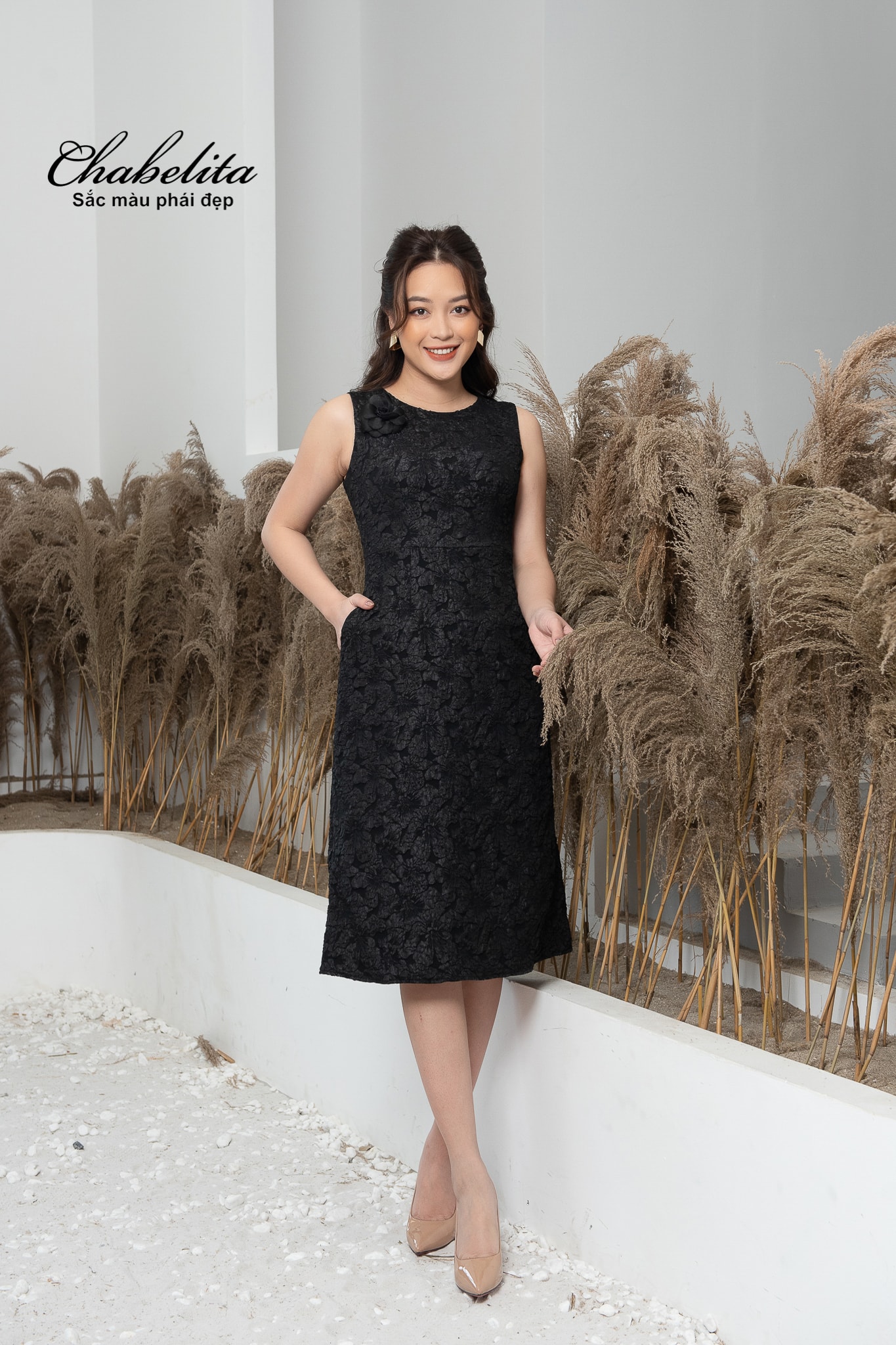 Đầm gấm xòe màu đen