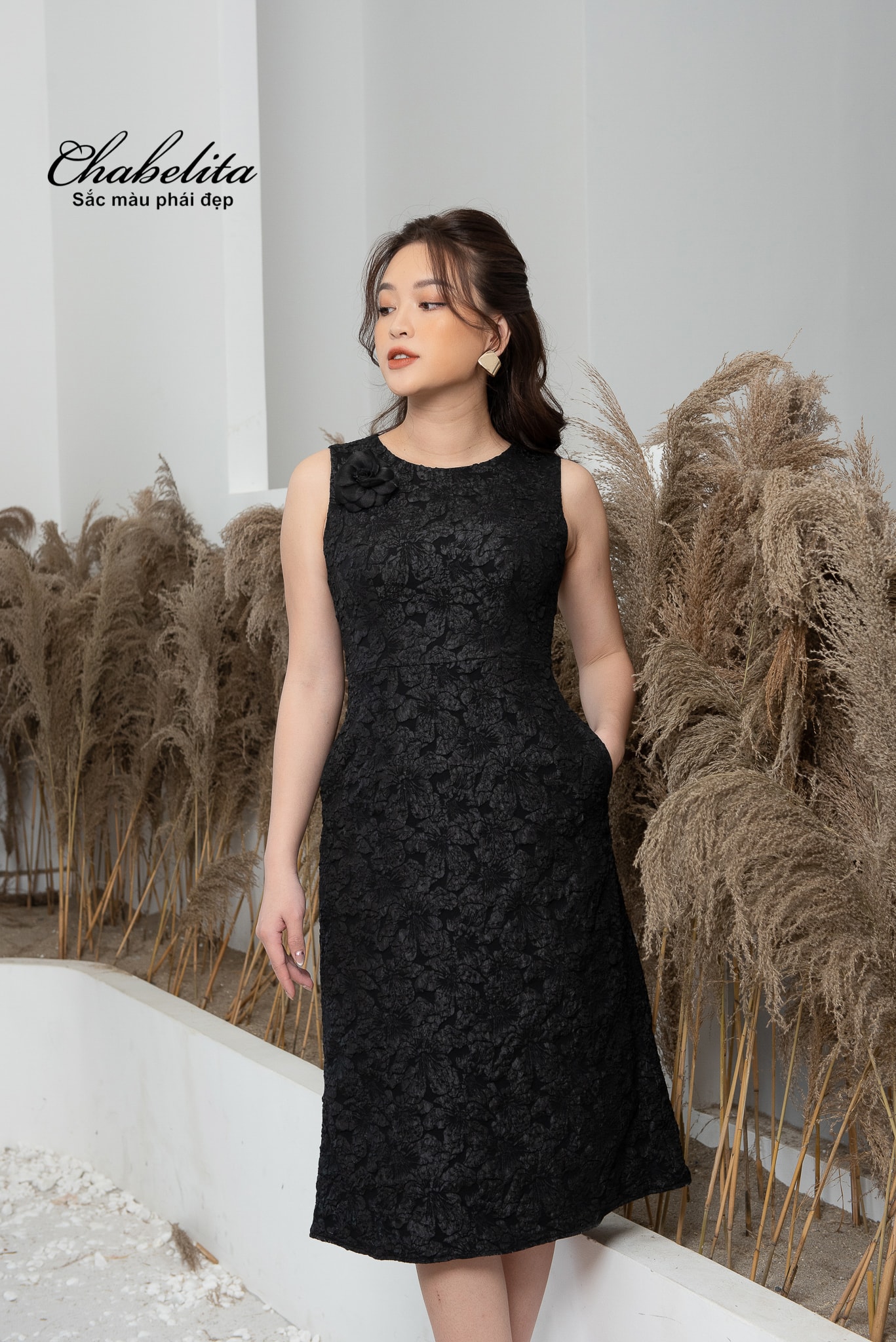 Đầm gấm xòe màu đen