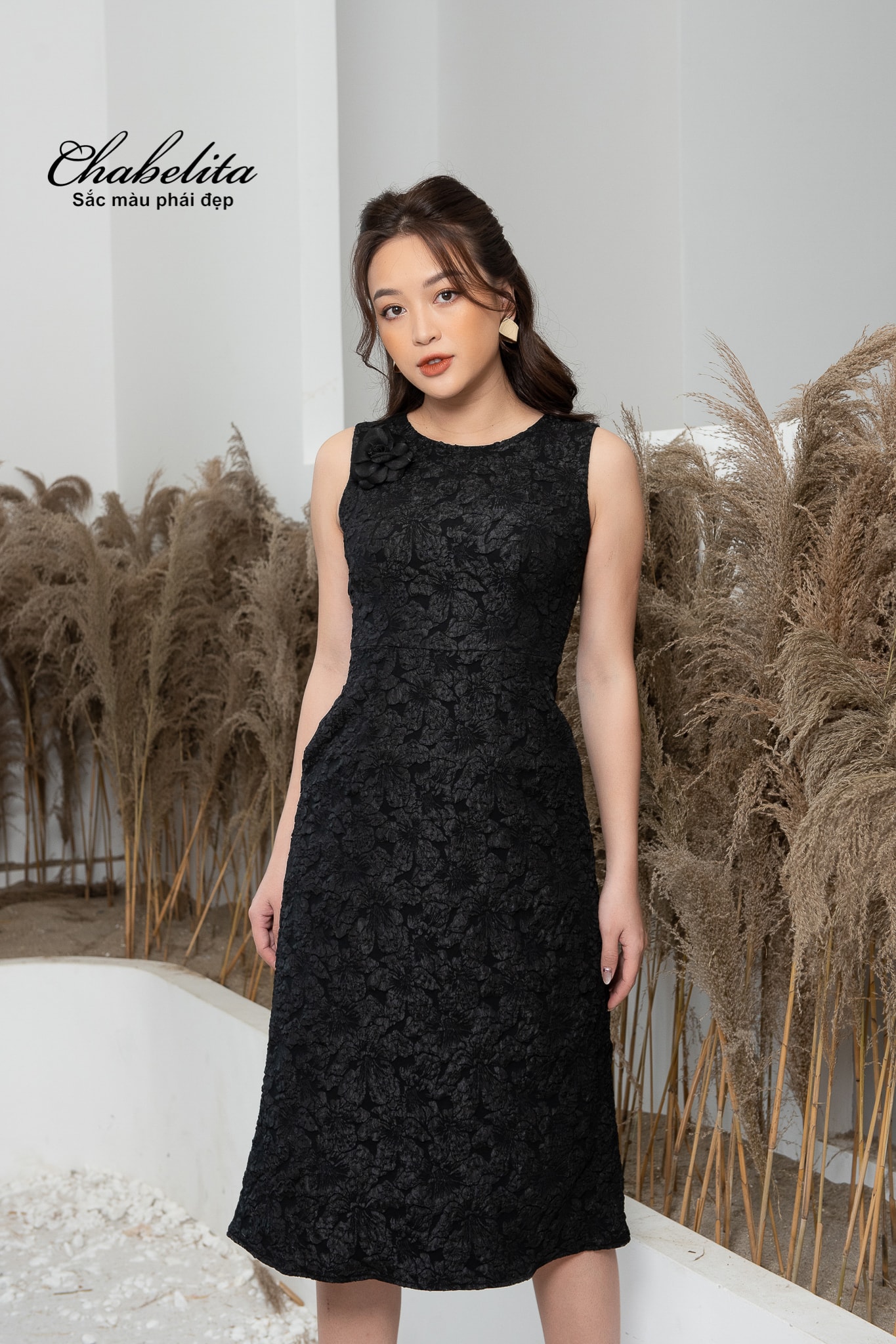 Đầm gấm xòe màu đen