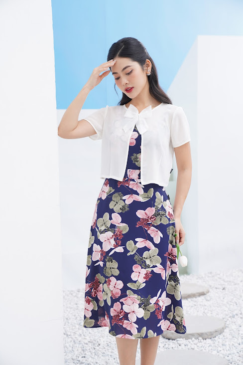 Áo khoác ngoài màu trắng