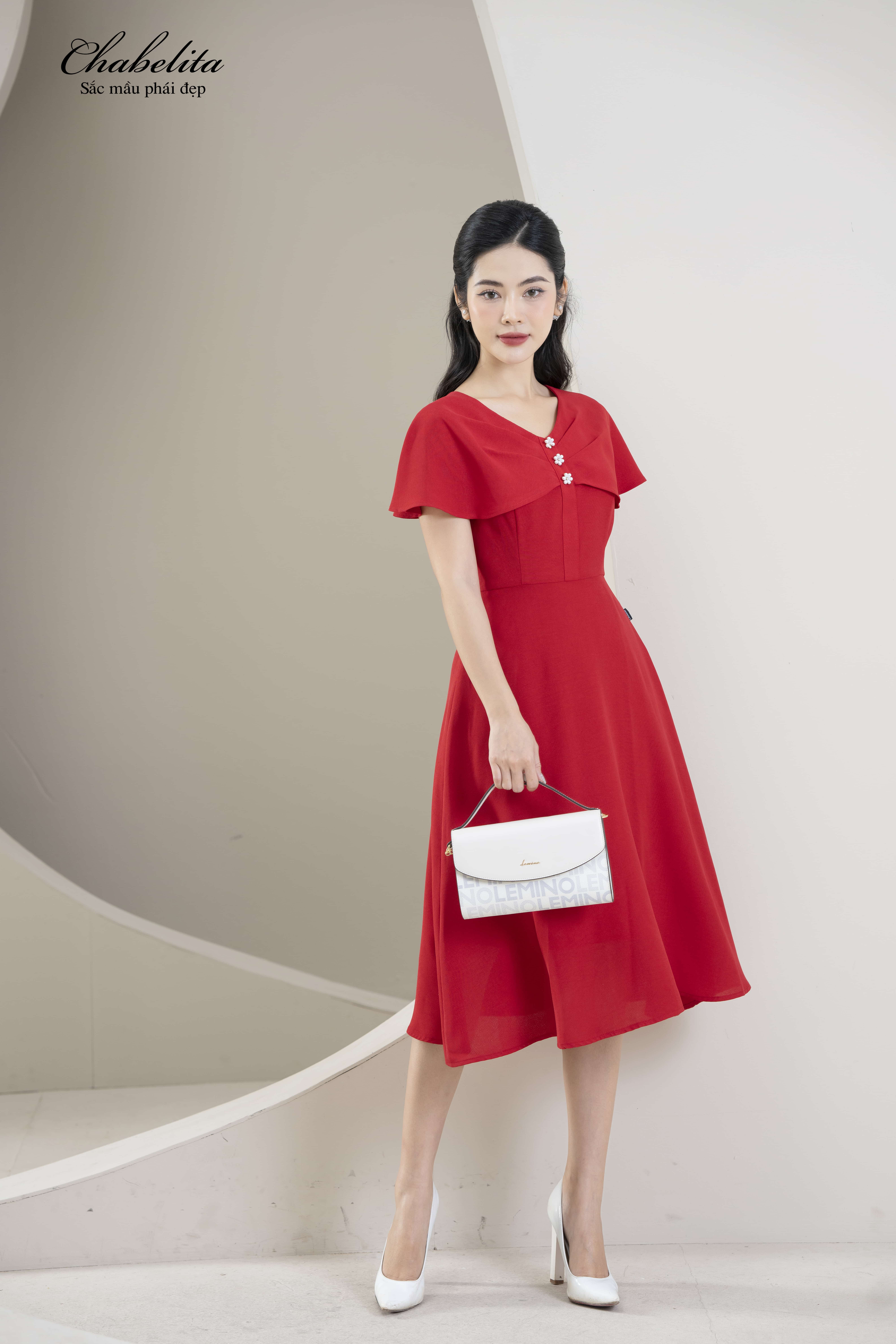 Đầm đính ngọc màu đỏ