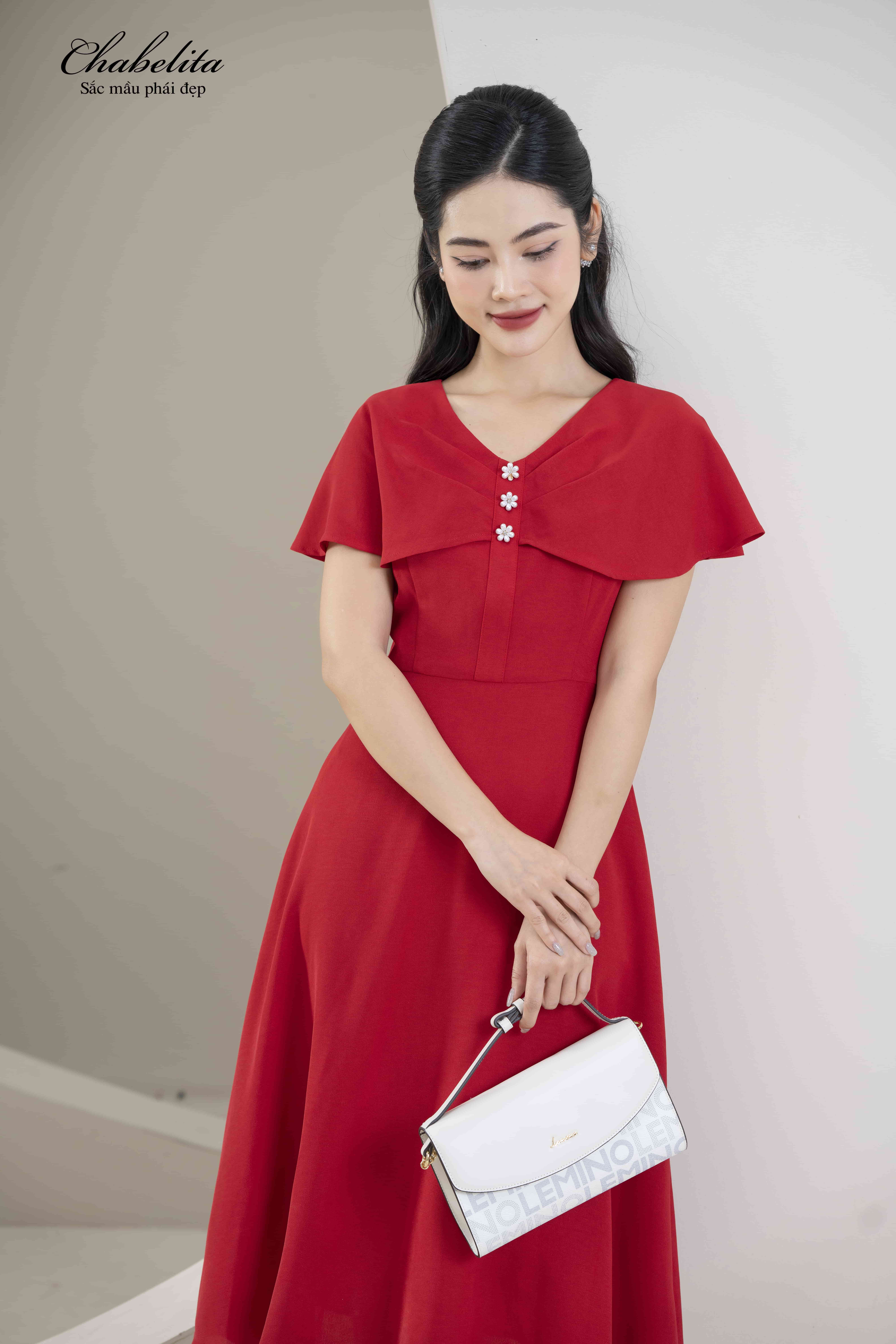 Đầm đính ngọc màu đỏ