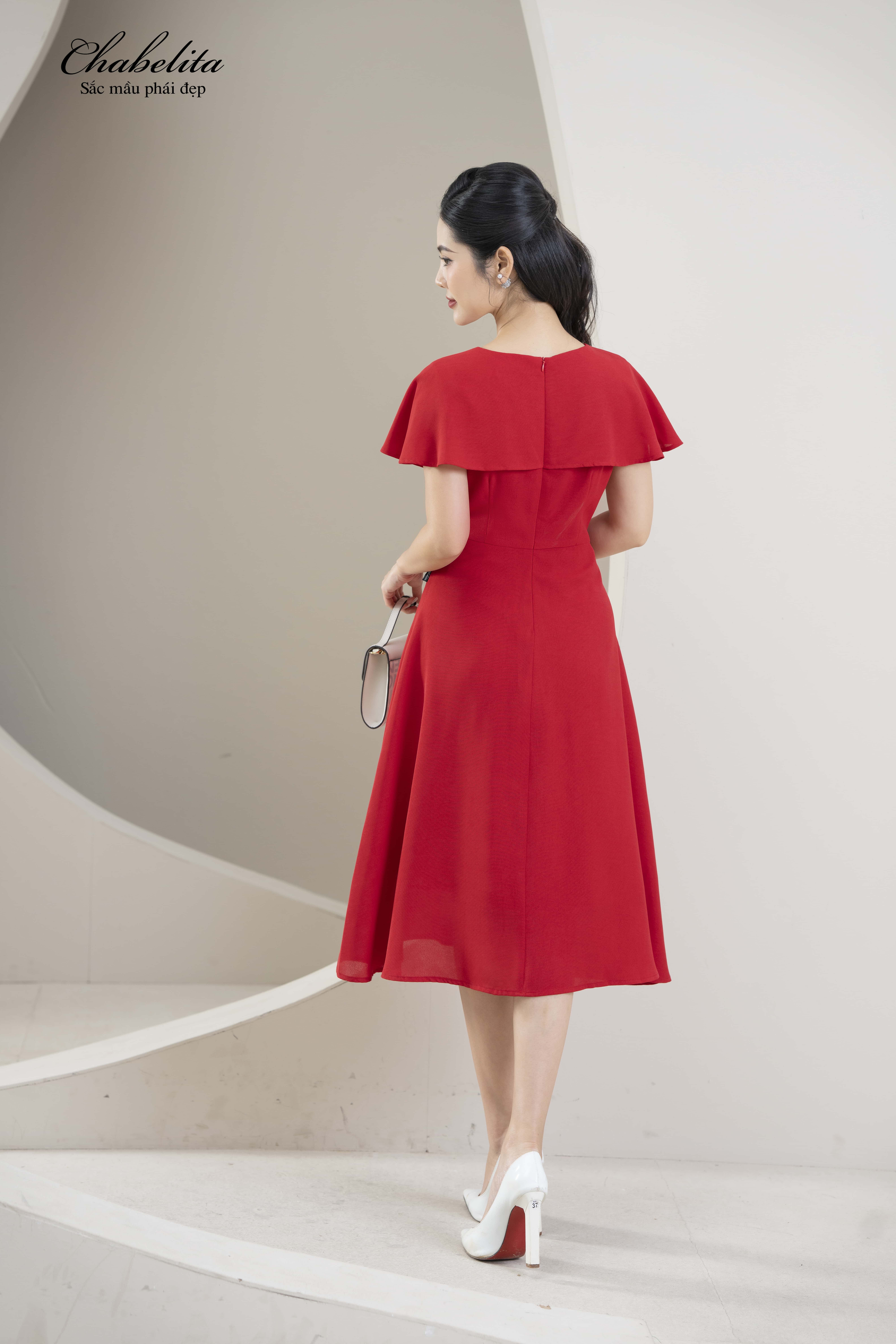 Đầm đính ngọc màu đỏ