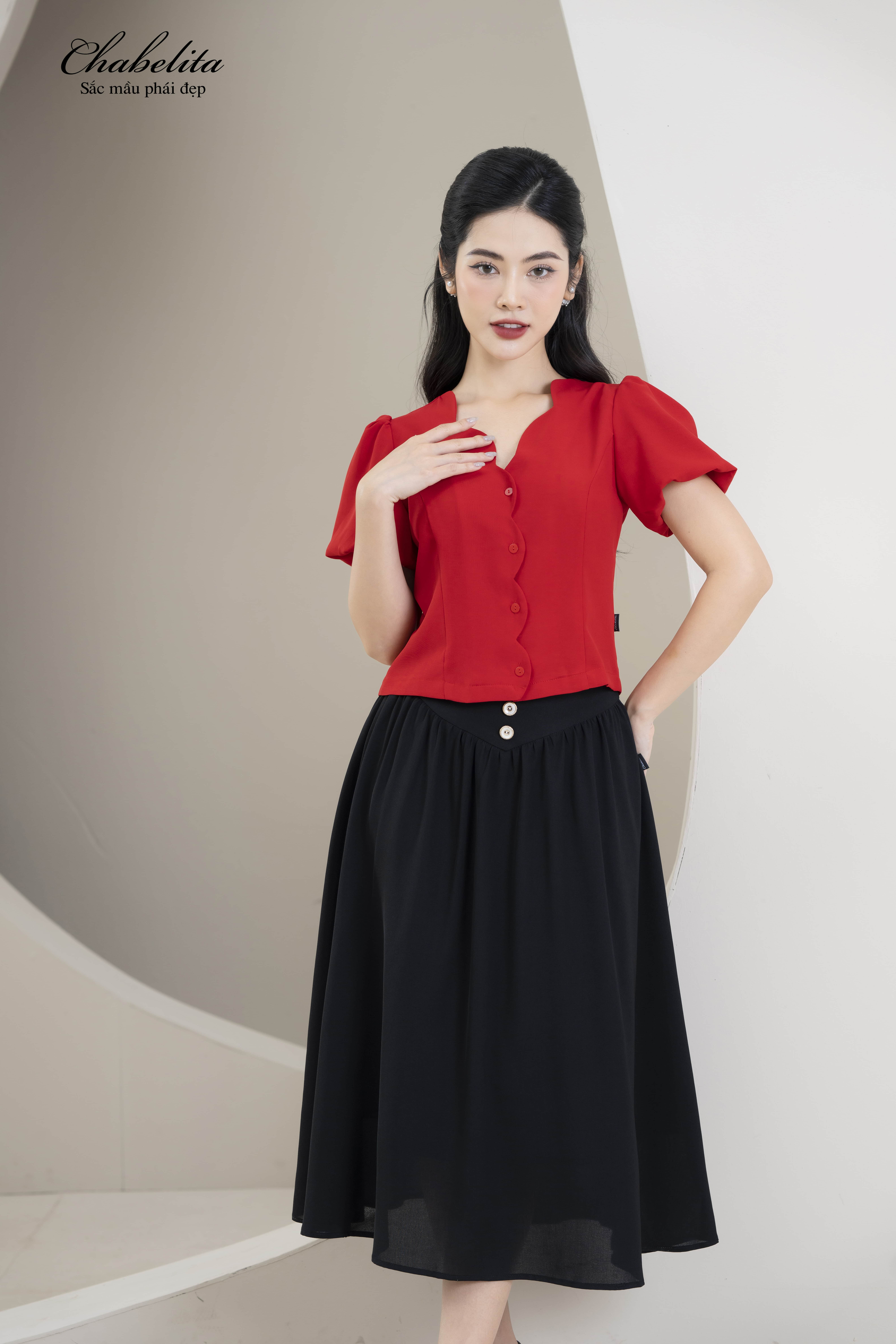 Áo cổ lướt màu đỏ