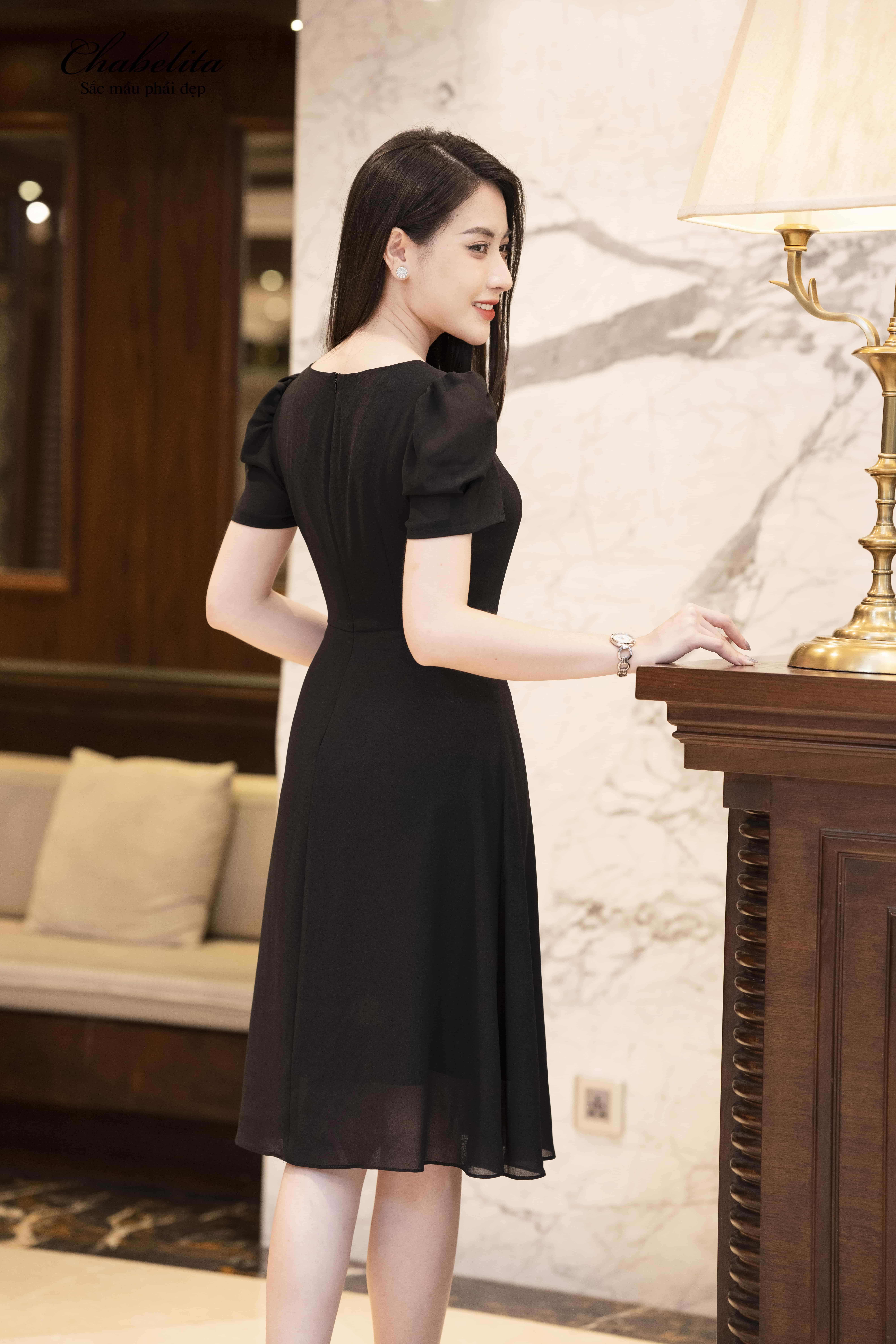 Đầm ly ngực màu đen