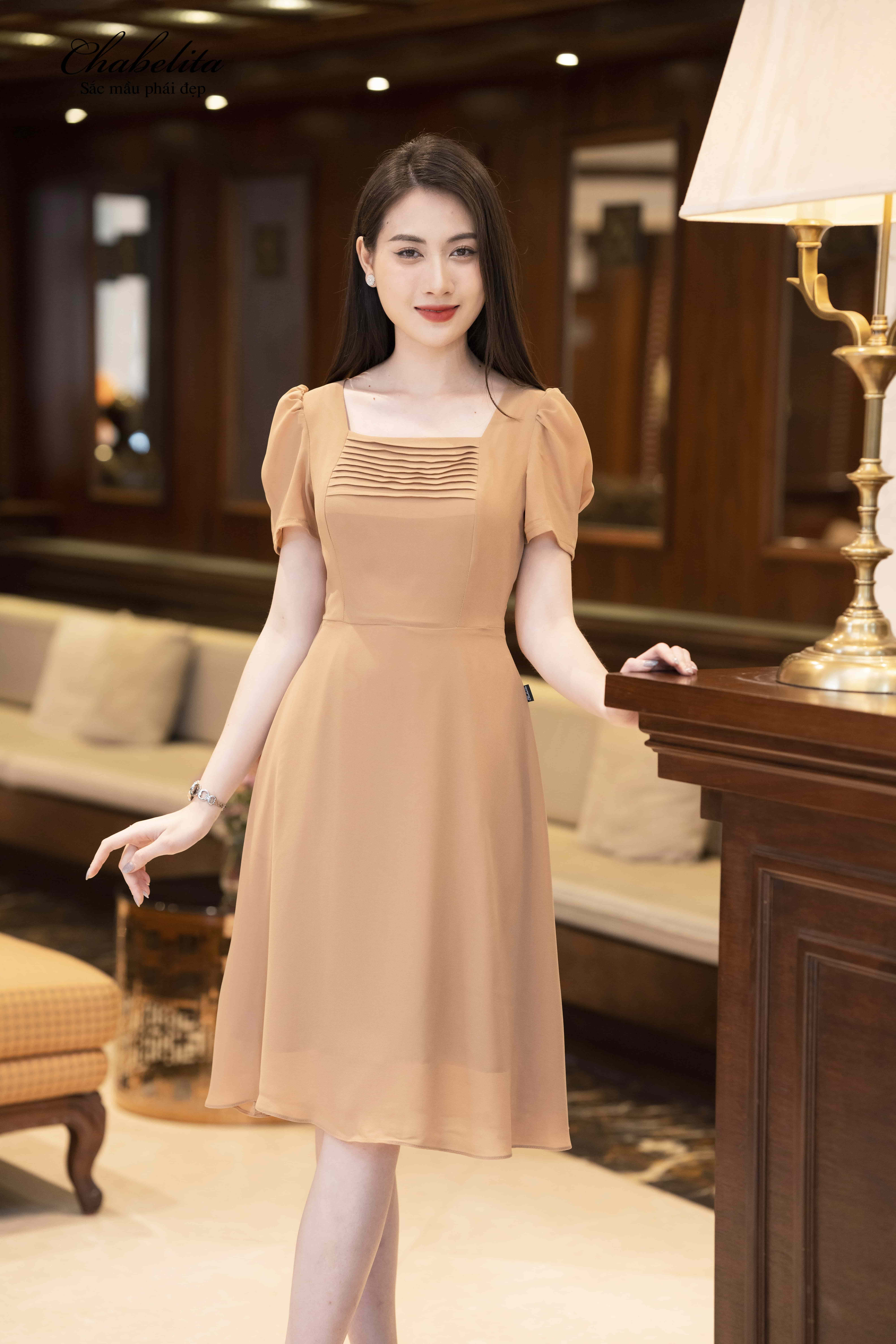 Đầm ly ngực màu be