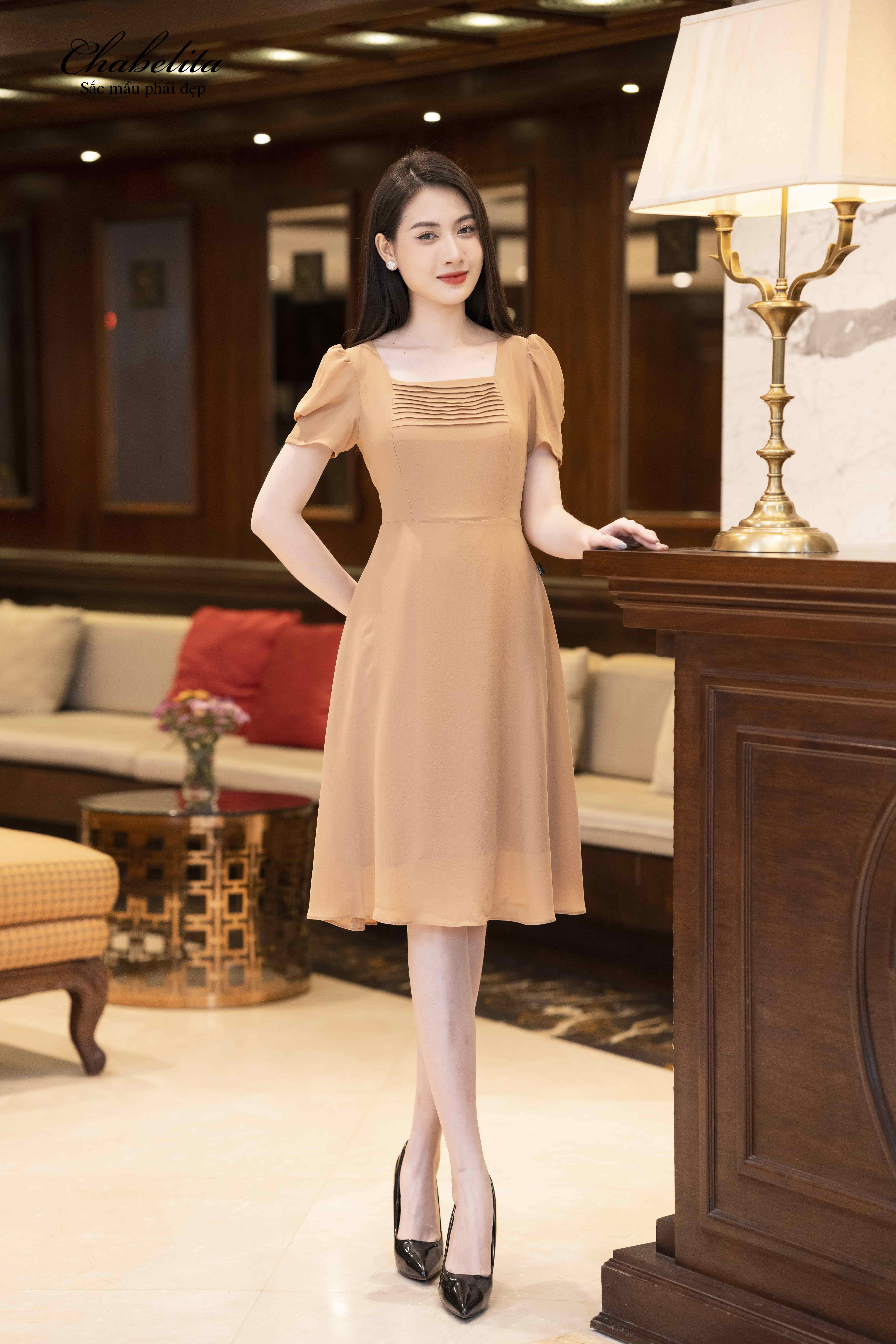 Đầm ly ngực màu be
