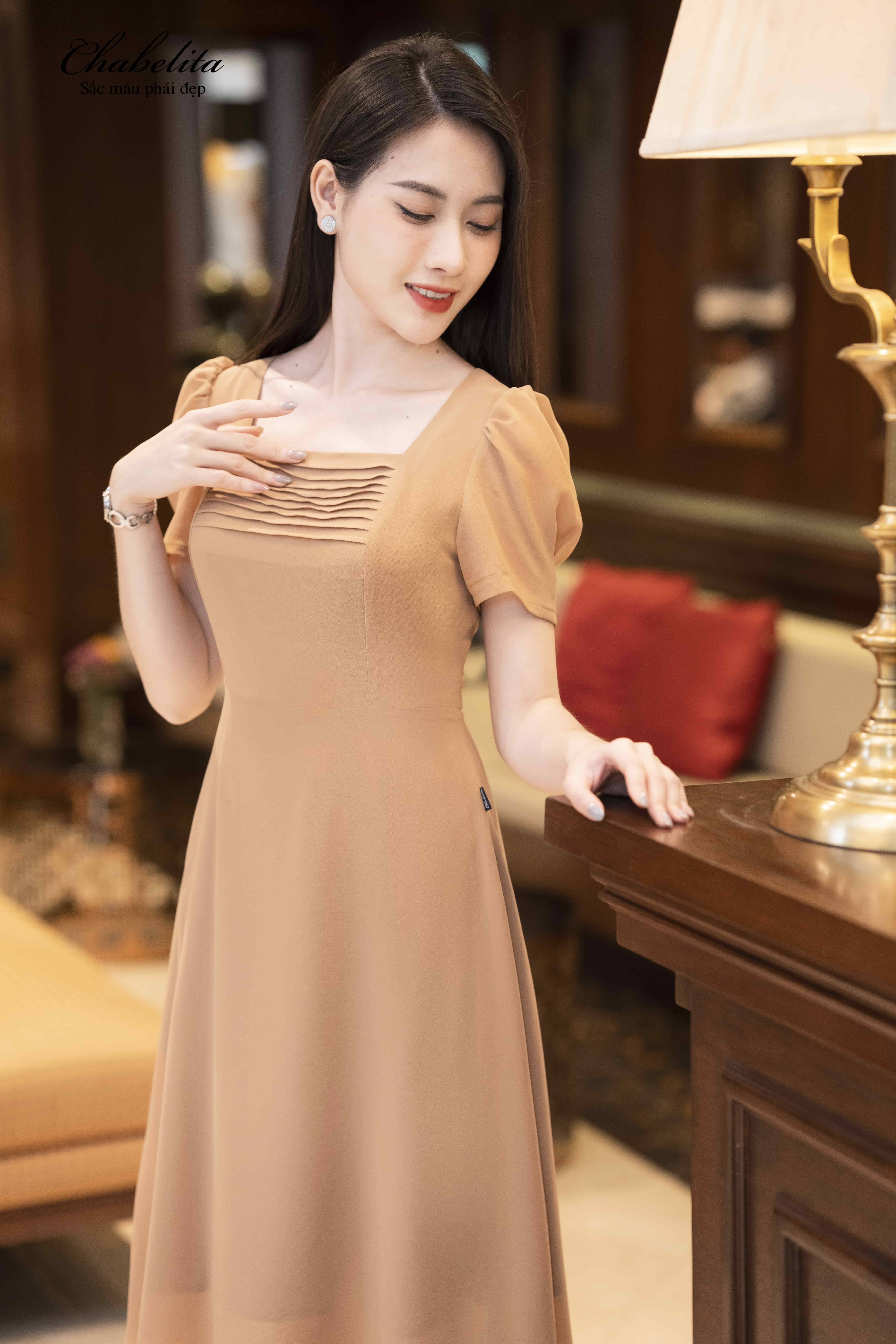 Đầm ly ngực màu be