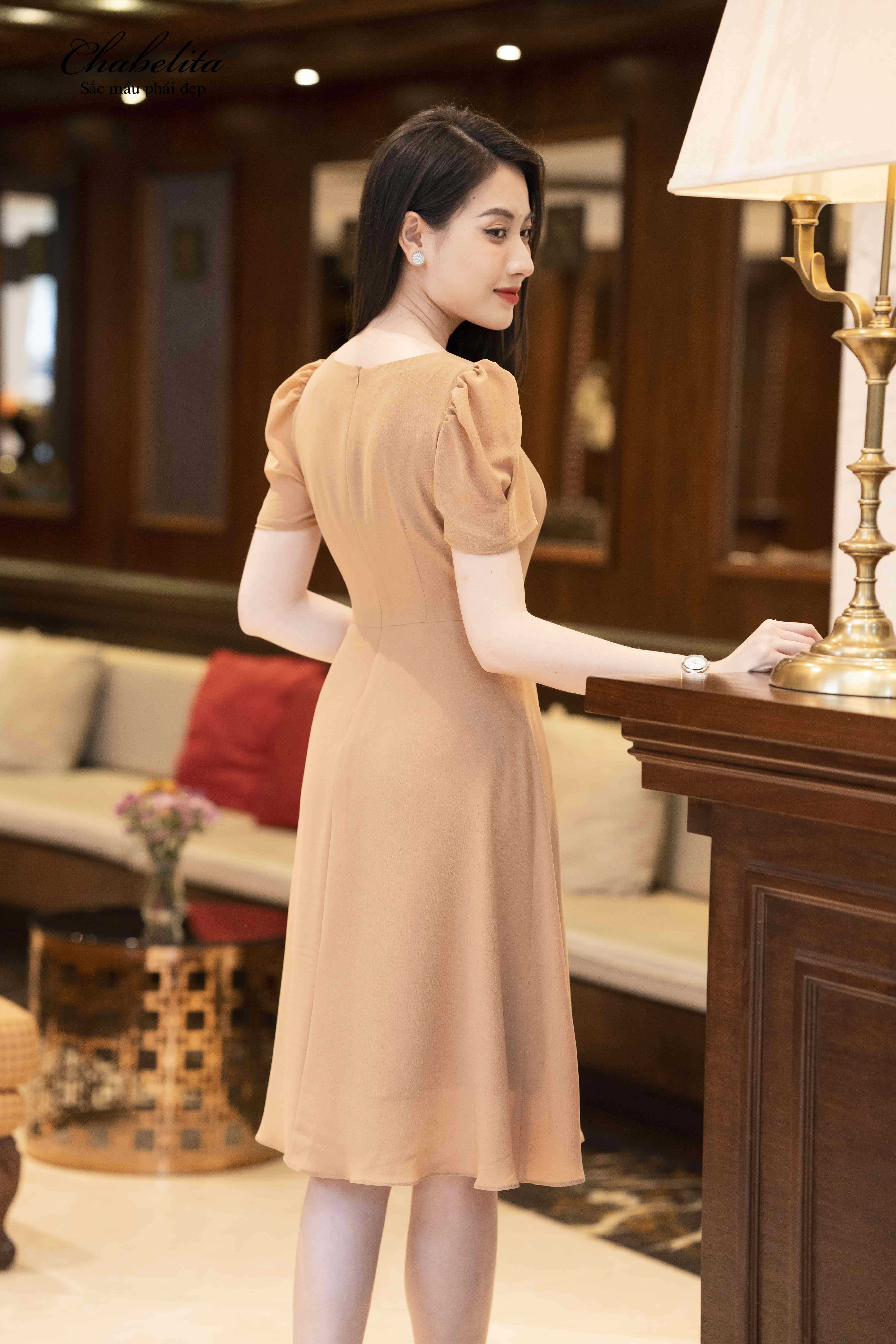 Đầm ly ngực màu be