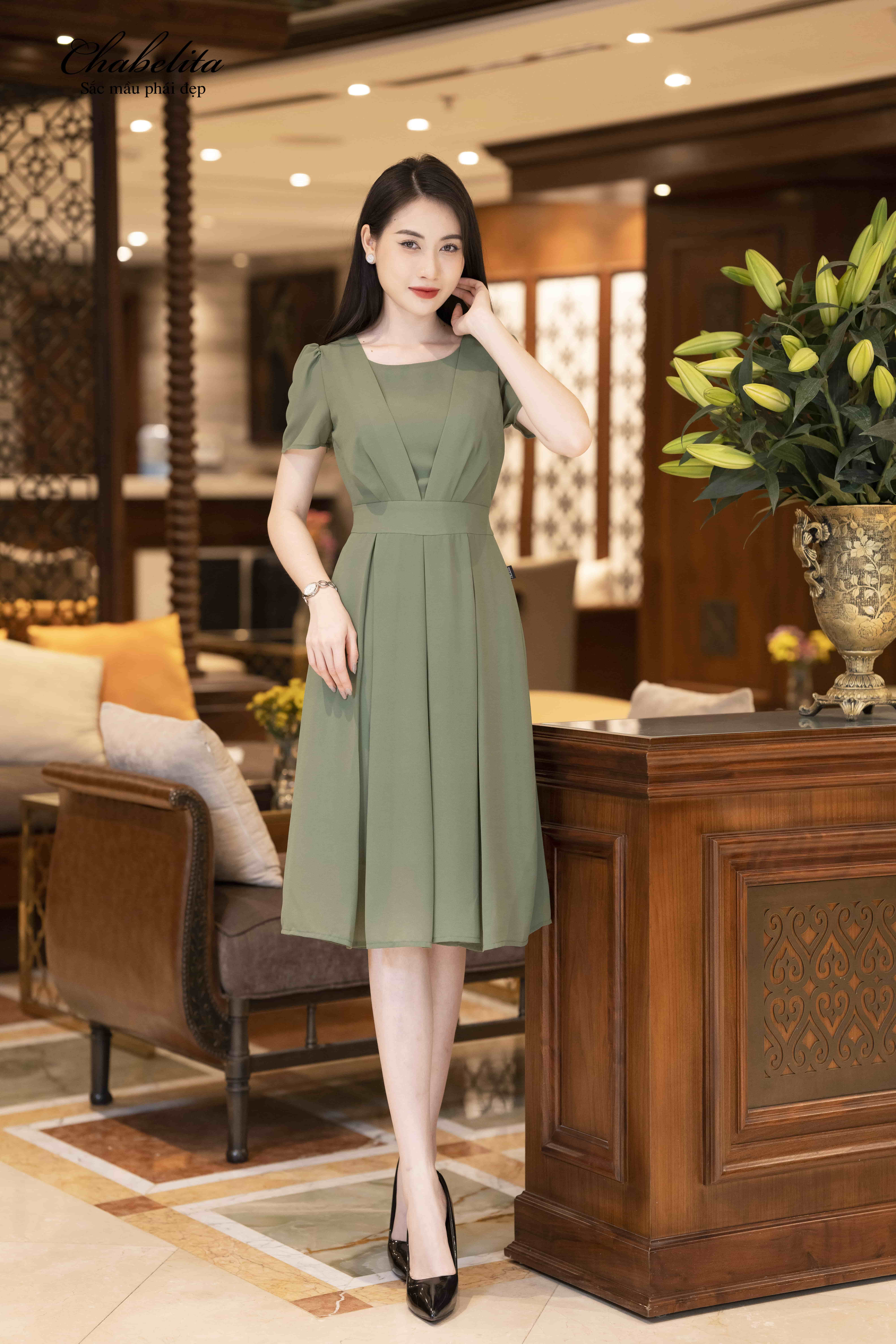 Đầm màu xanh