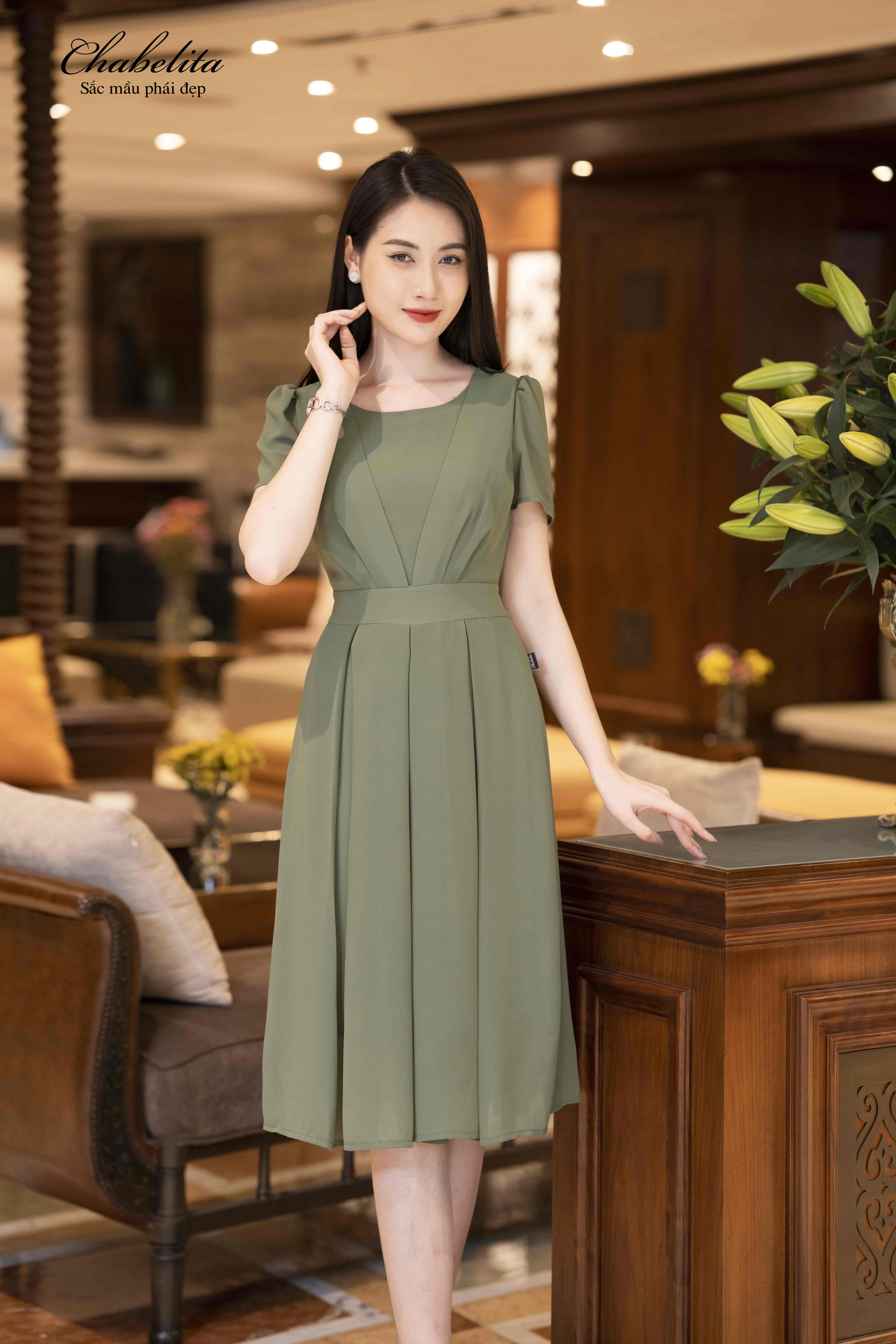 Đầm màu xanh