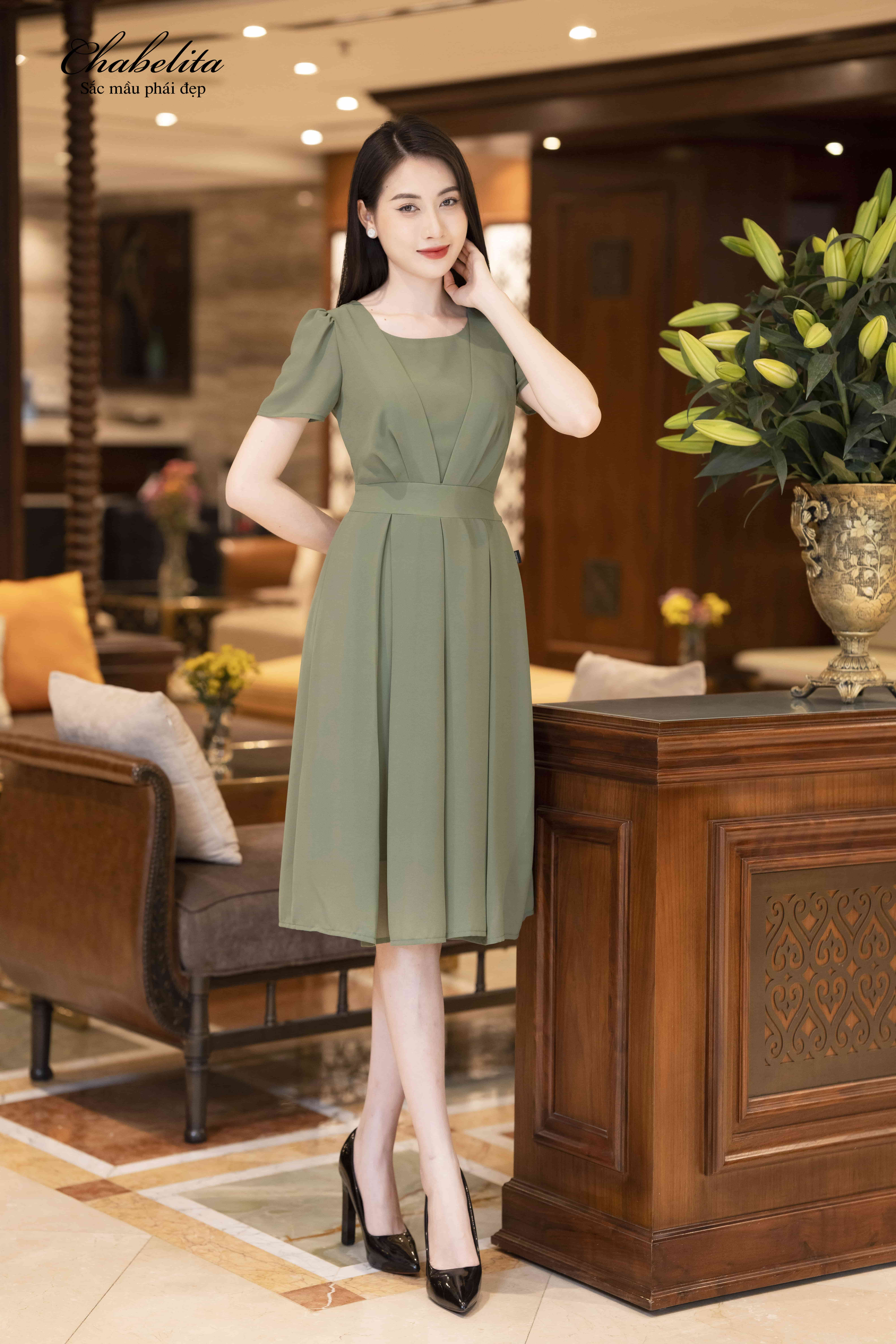 Đầm màu xanh