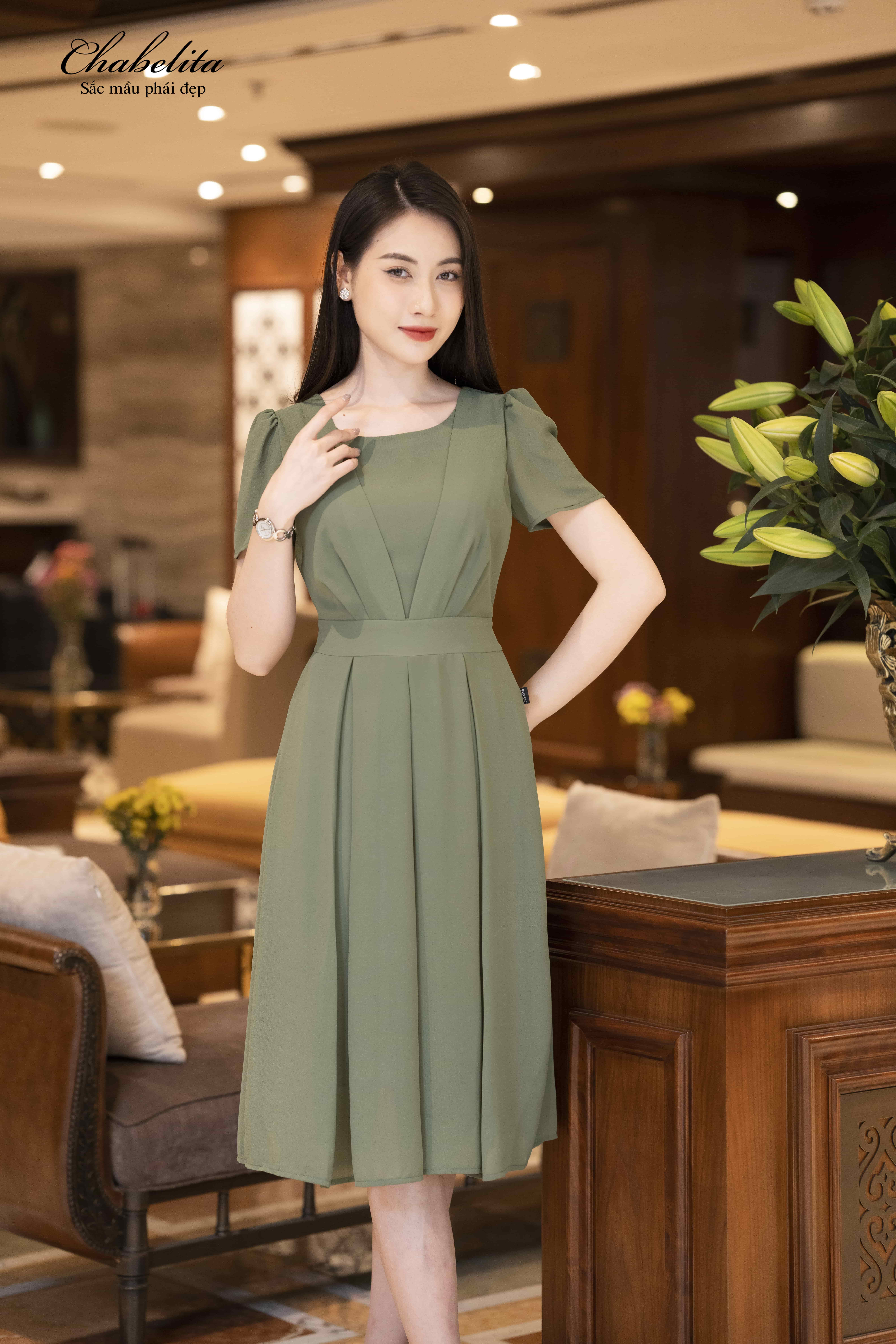 Đầm màu xanh