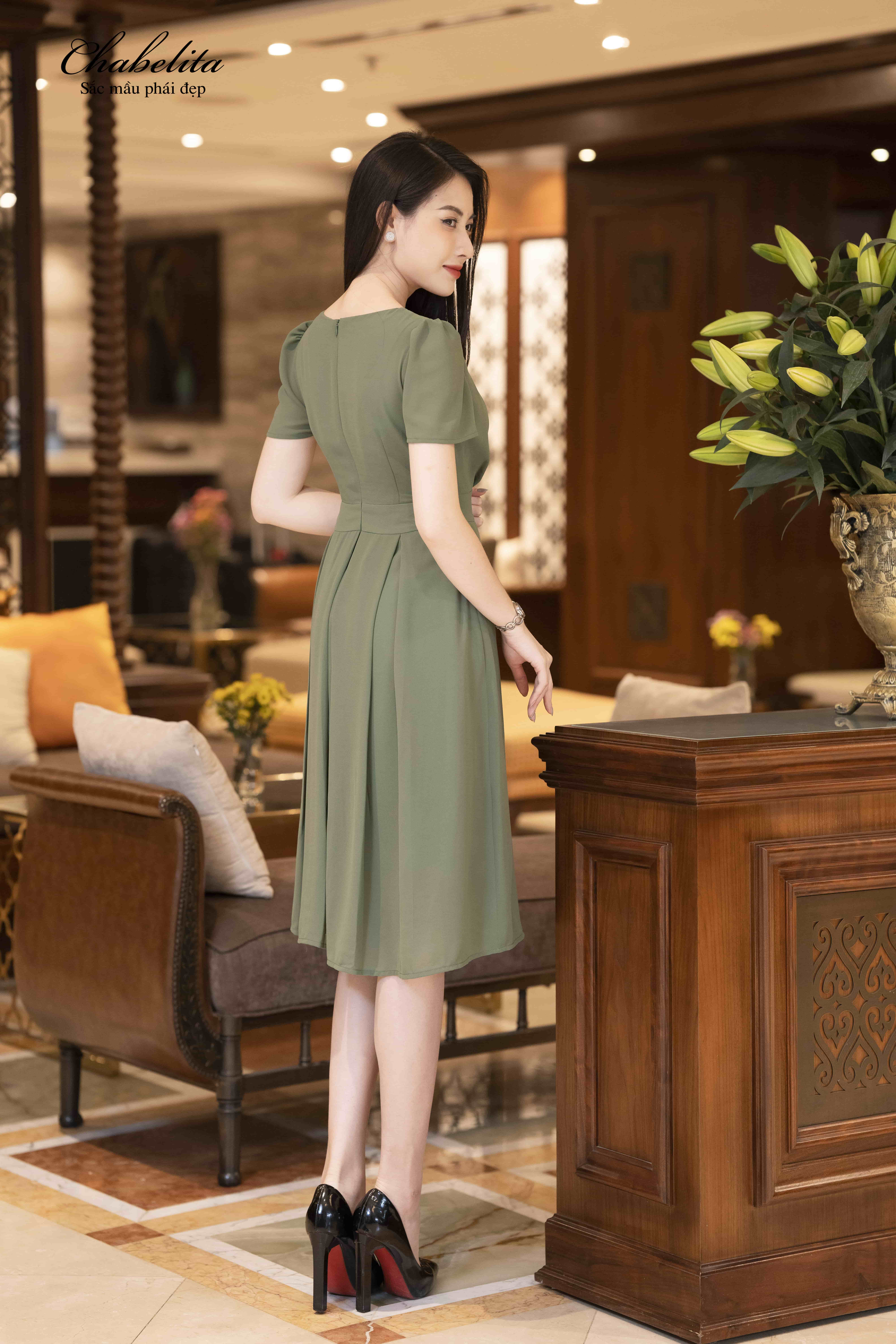 Đầm màu xanh