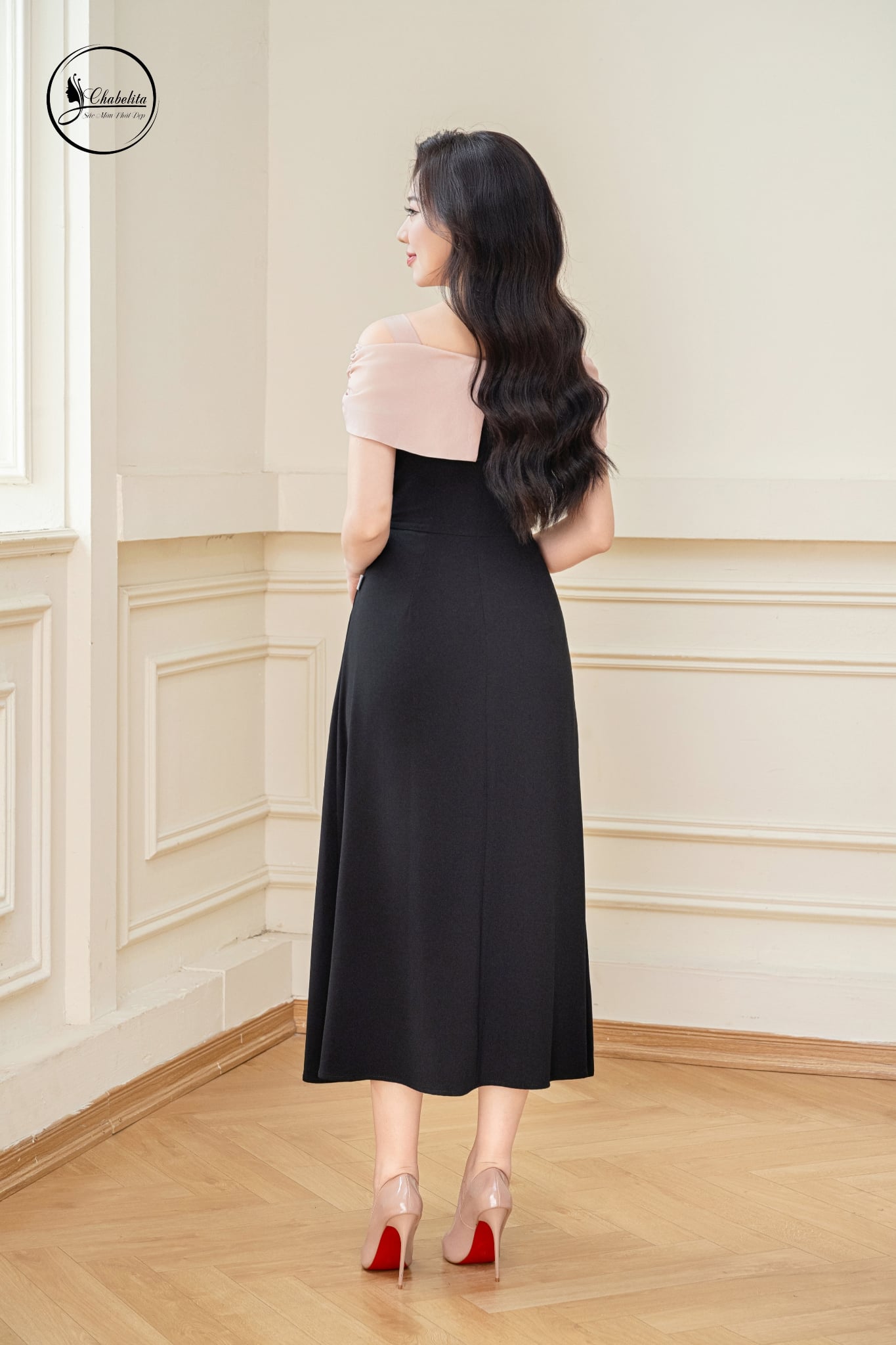 Đầm xòe trễ vai phối màu nâu