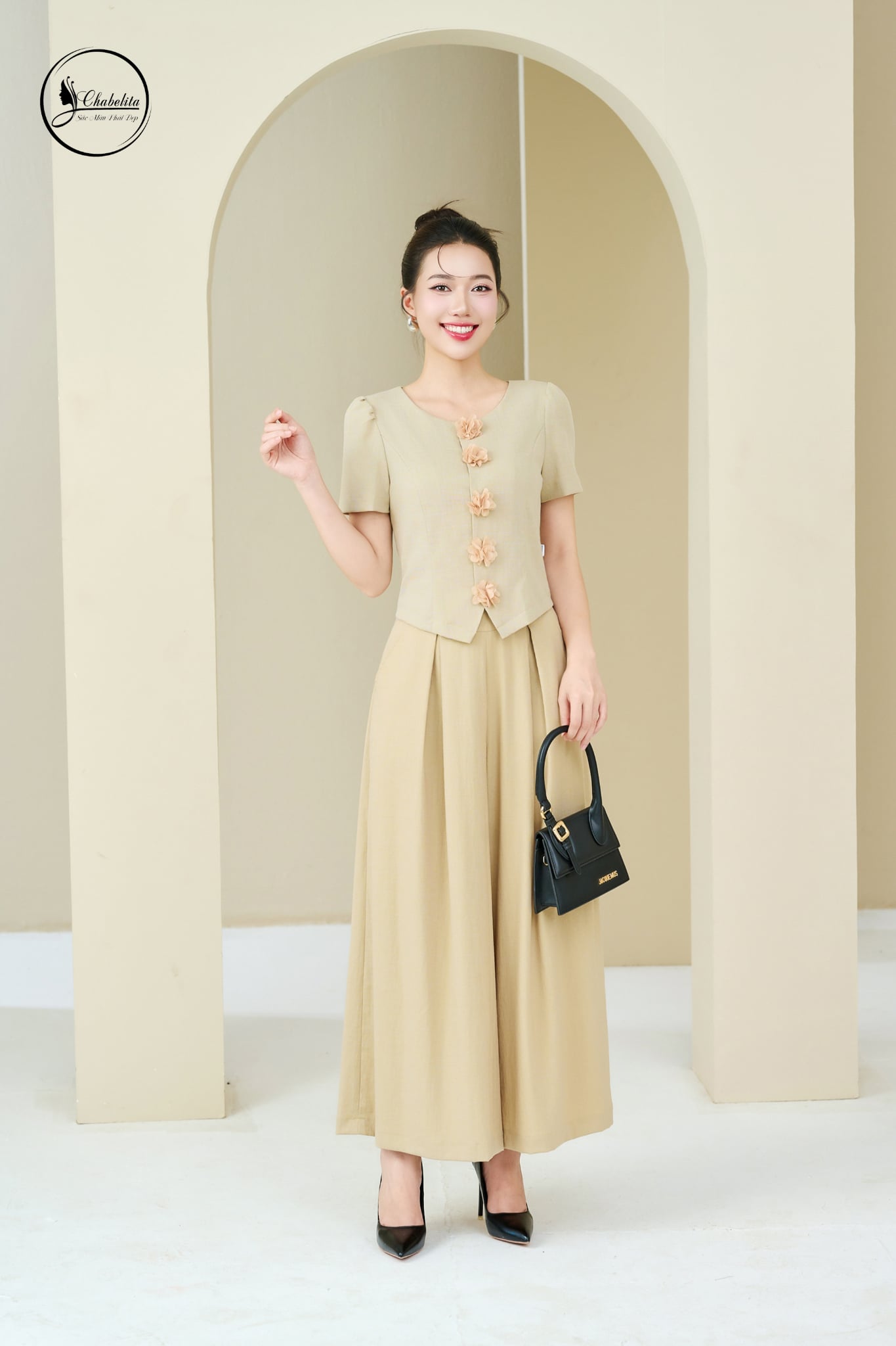 Sét bộ áo sơ mi tay cộc đính hoa nổi màu be