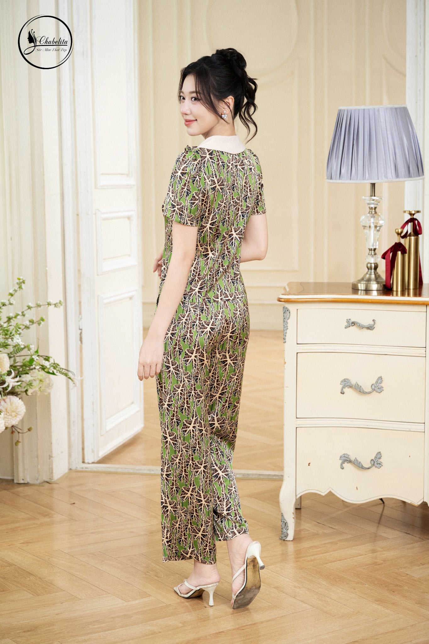 Sét bộ họa tiết áo cổ sen đính hoa màu xanh