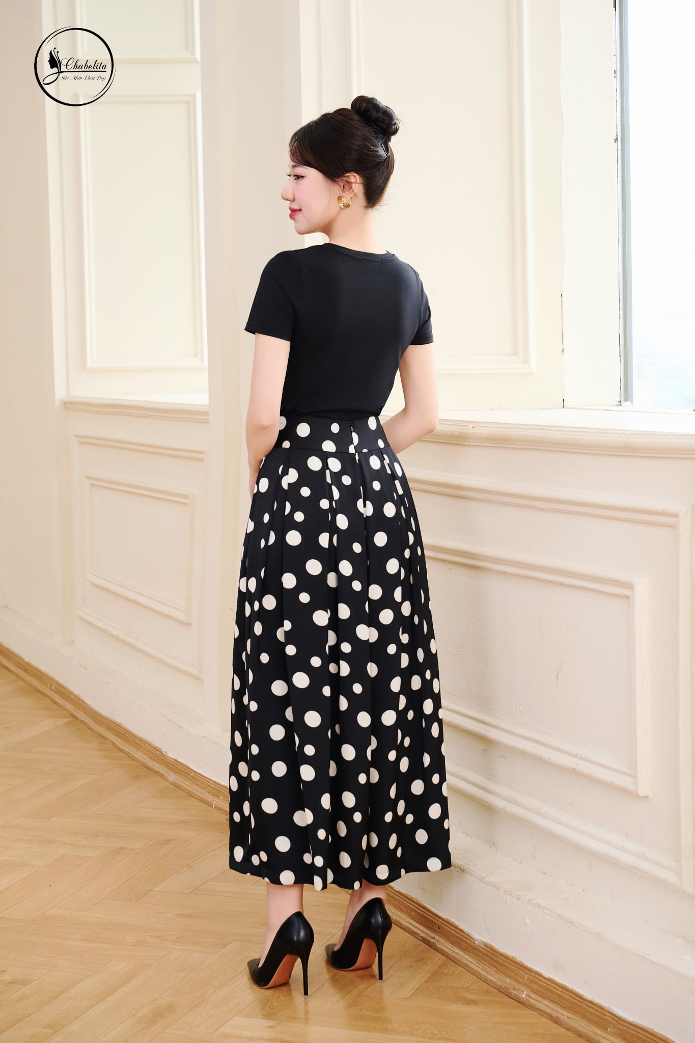 Quần xếp ly ống rộng màu chấm bi